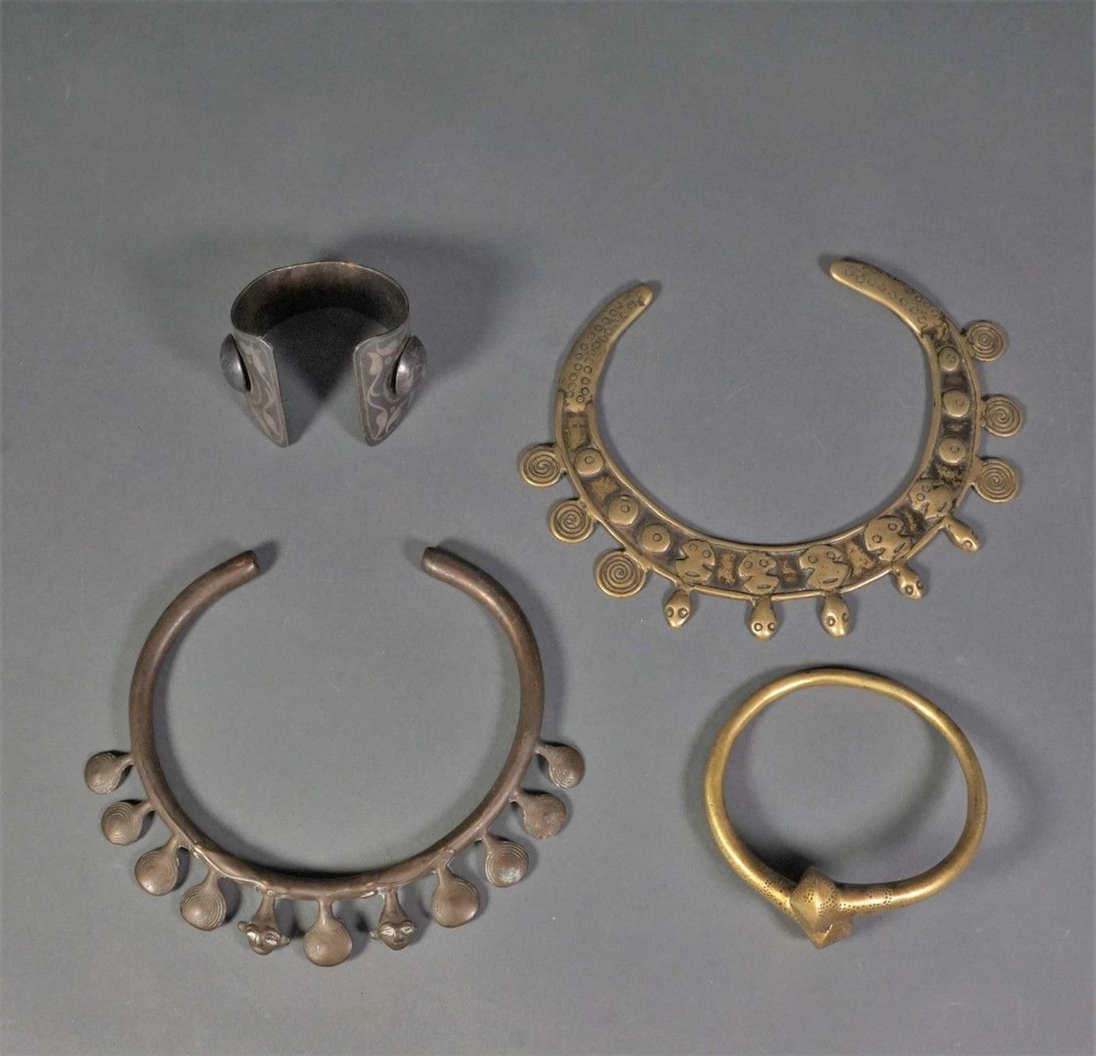 Lot de colliers et bracelets en bronze, cuivre... - Lot 183 - Yann Le Mouel