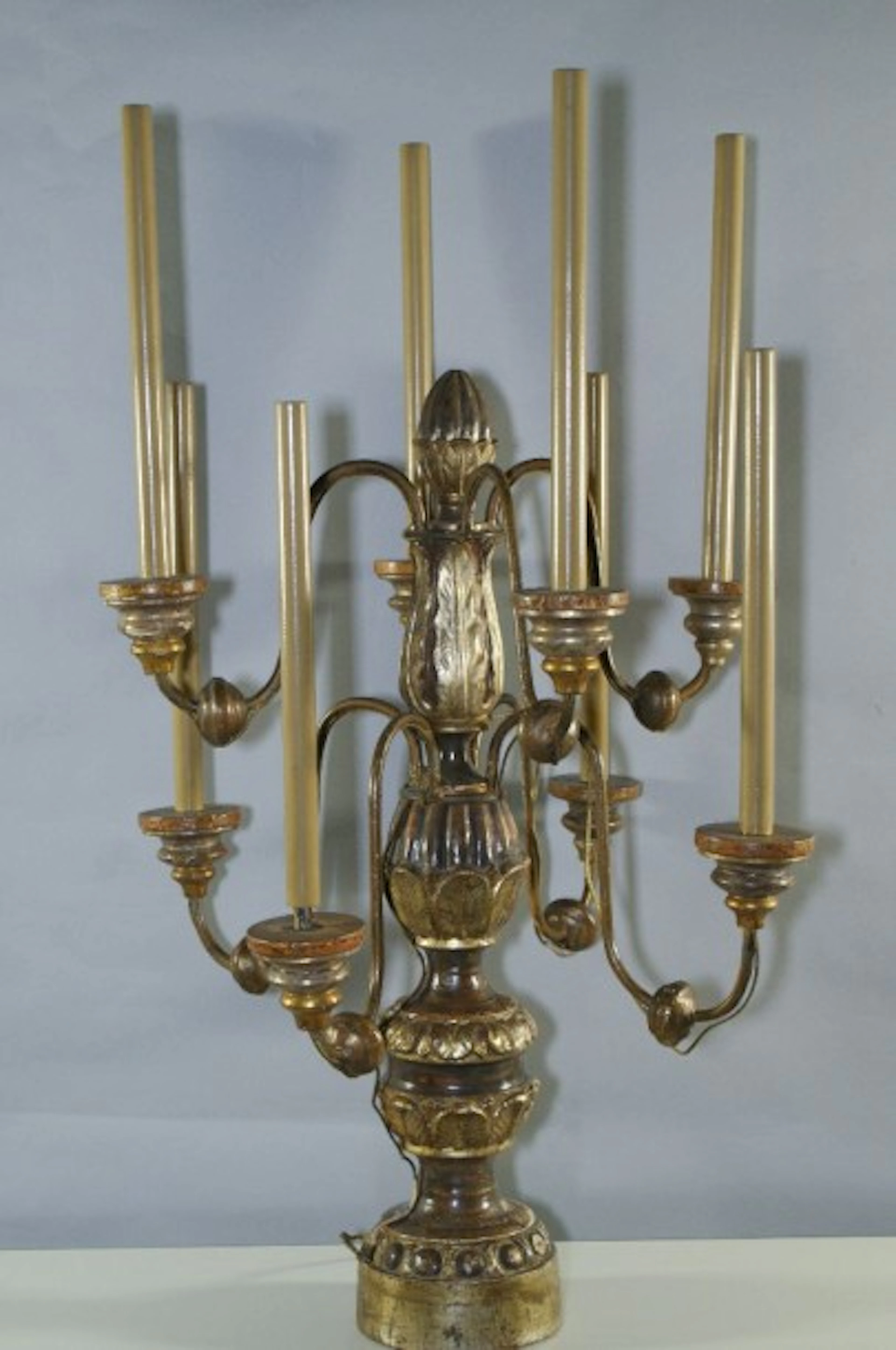 PAIRE D'IMPORTANT CANDELABRES à huit