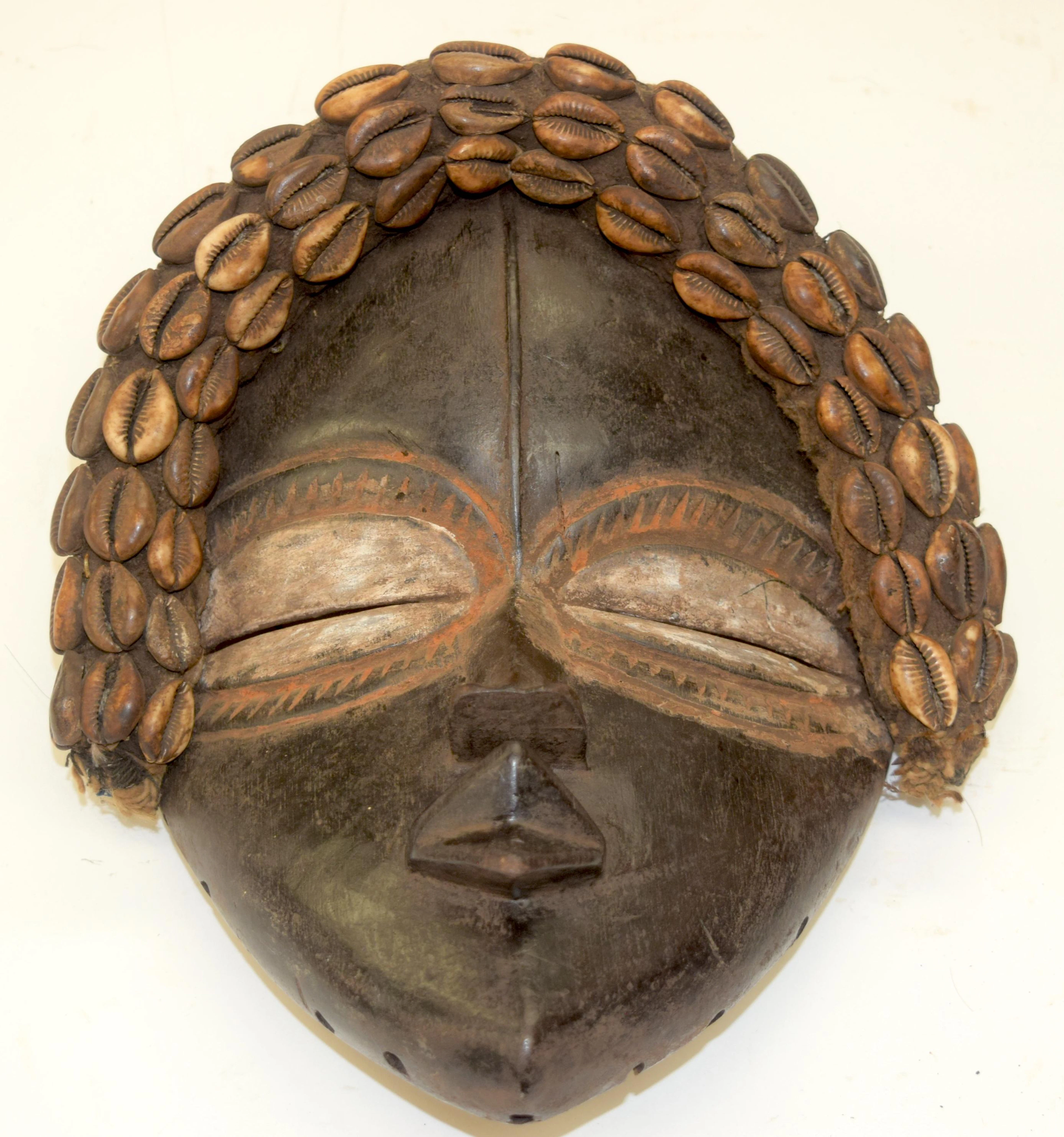 A TRIBAL DEANGLE DAN MASK. bone Coast. 23cm x 1