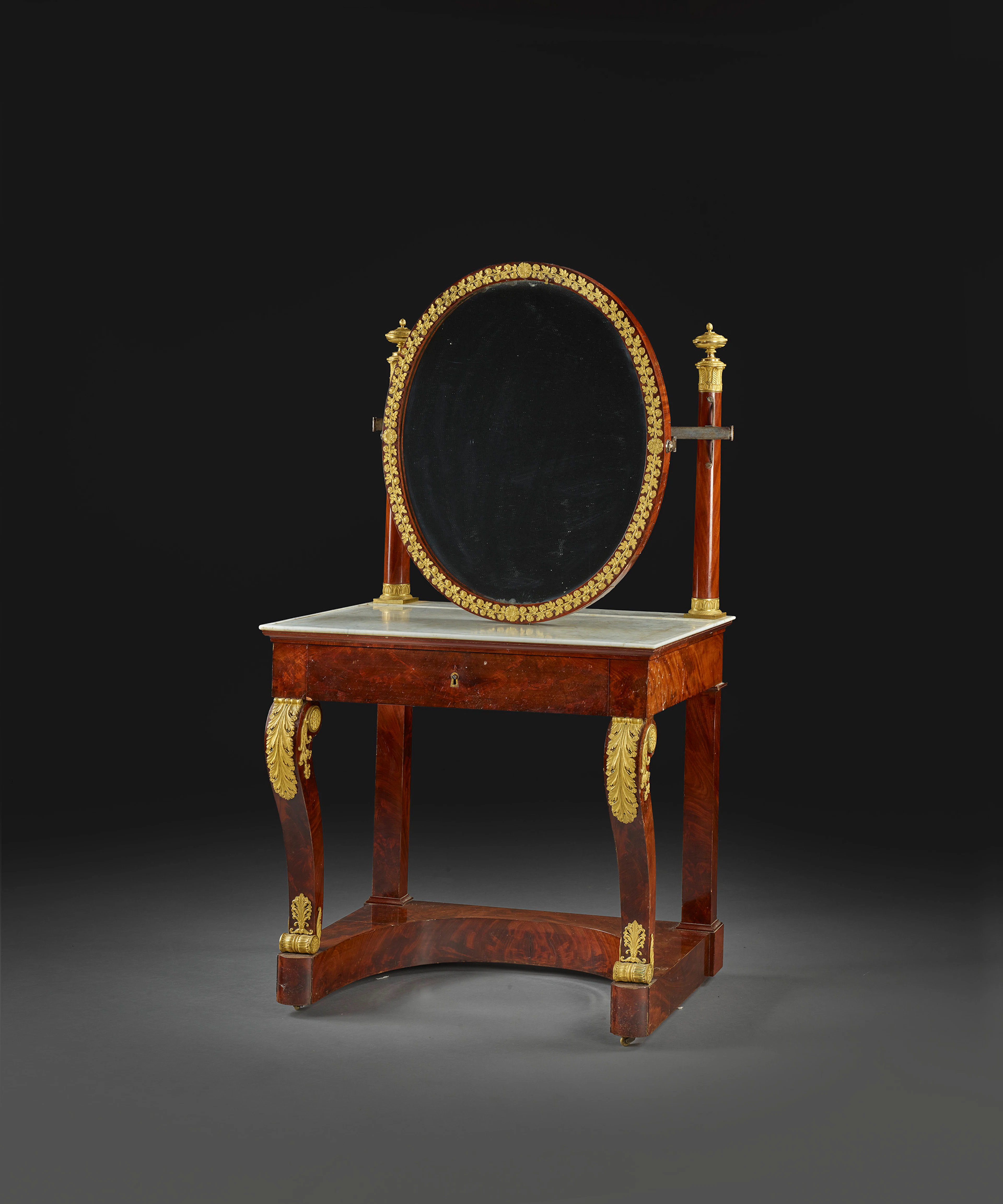 COIFFEUSE D'ÉPOQUE EMPIRE