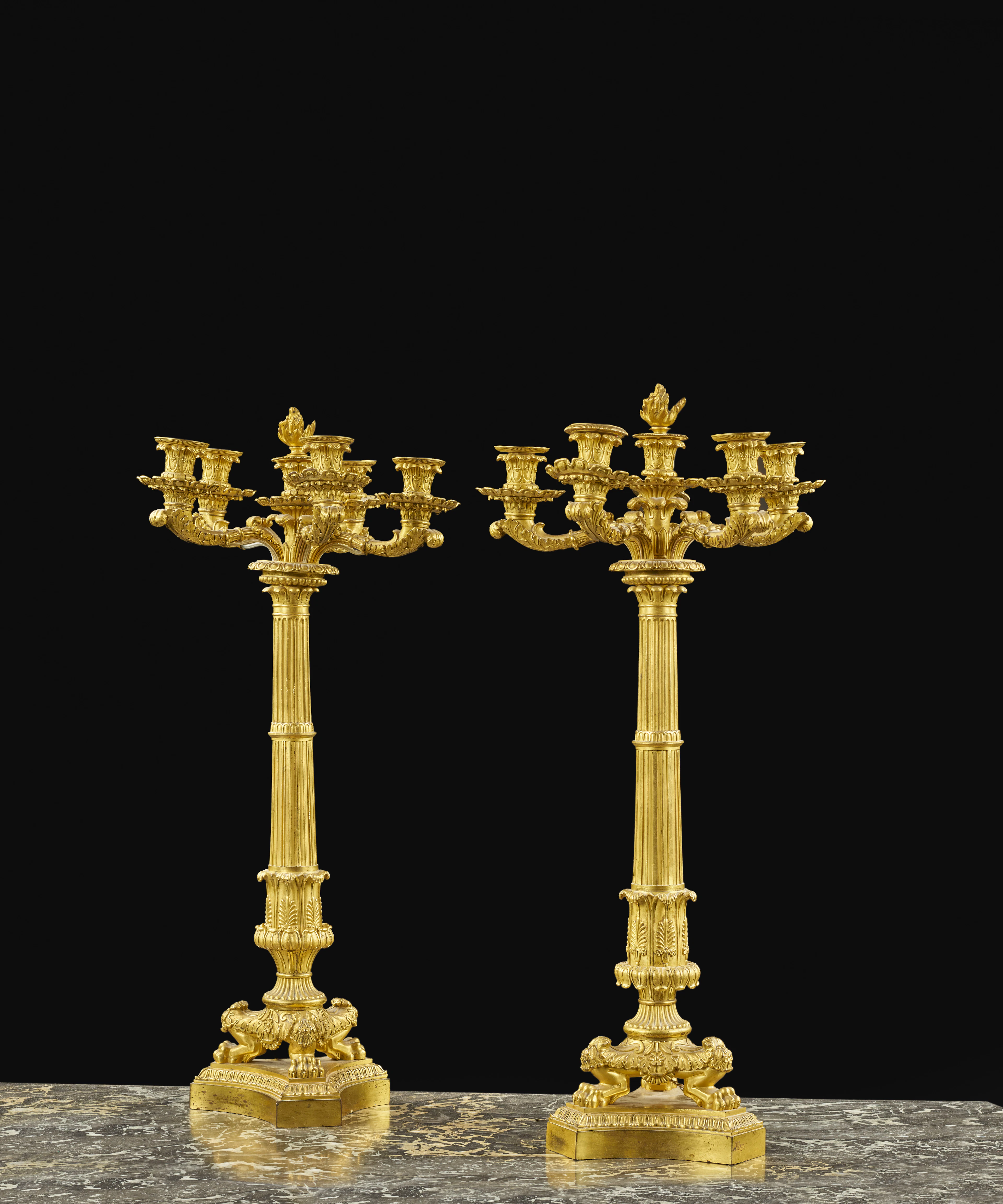 PAIRE DE CANDÉLABRES MONTÉS EN LAMPE D’ÉPOQUE RESTAURATION