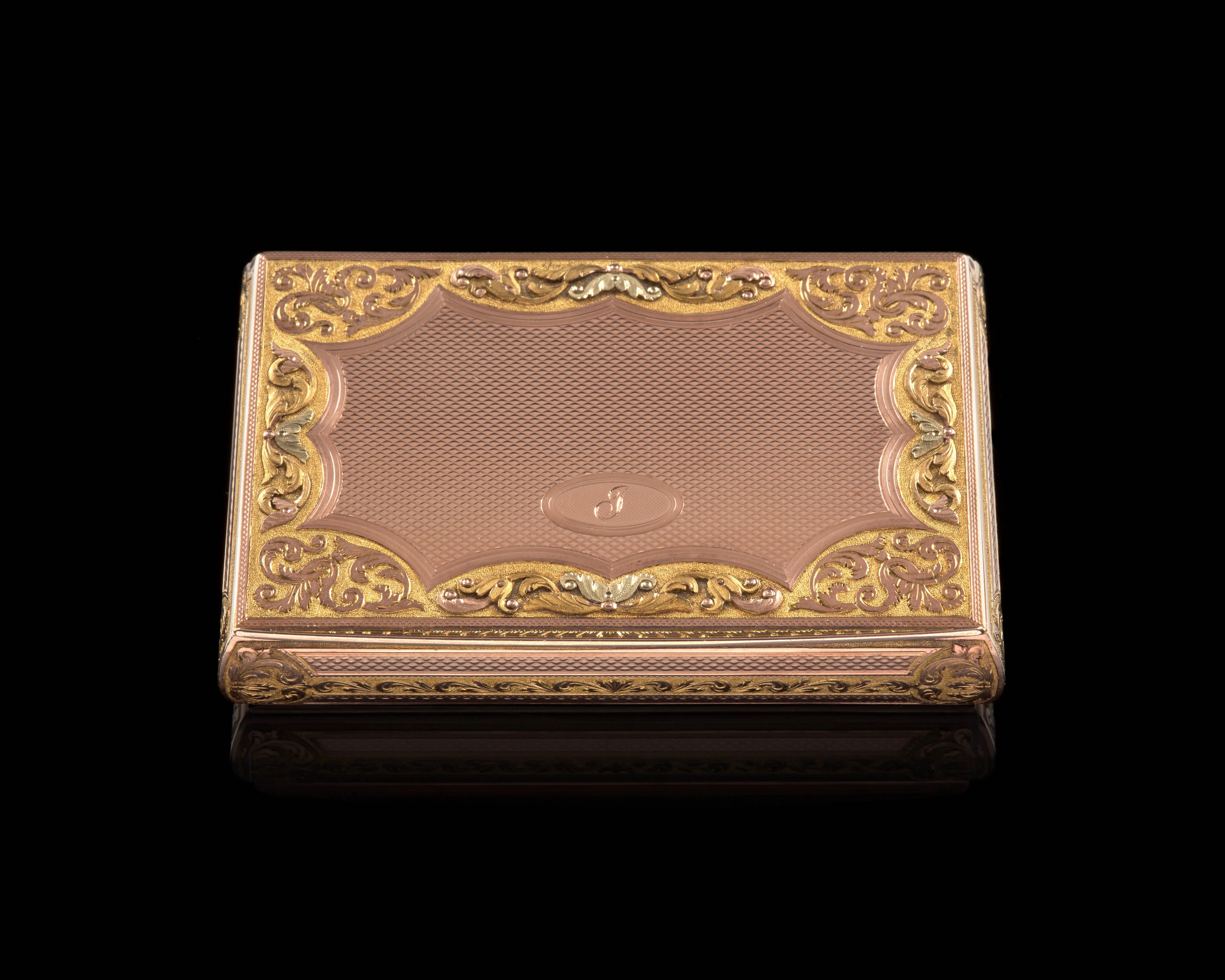 TABATIÈRE RECTANGULAIRE EN ORS DE COULEUR 14K (585)
