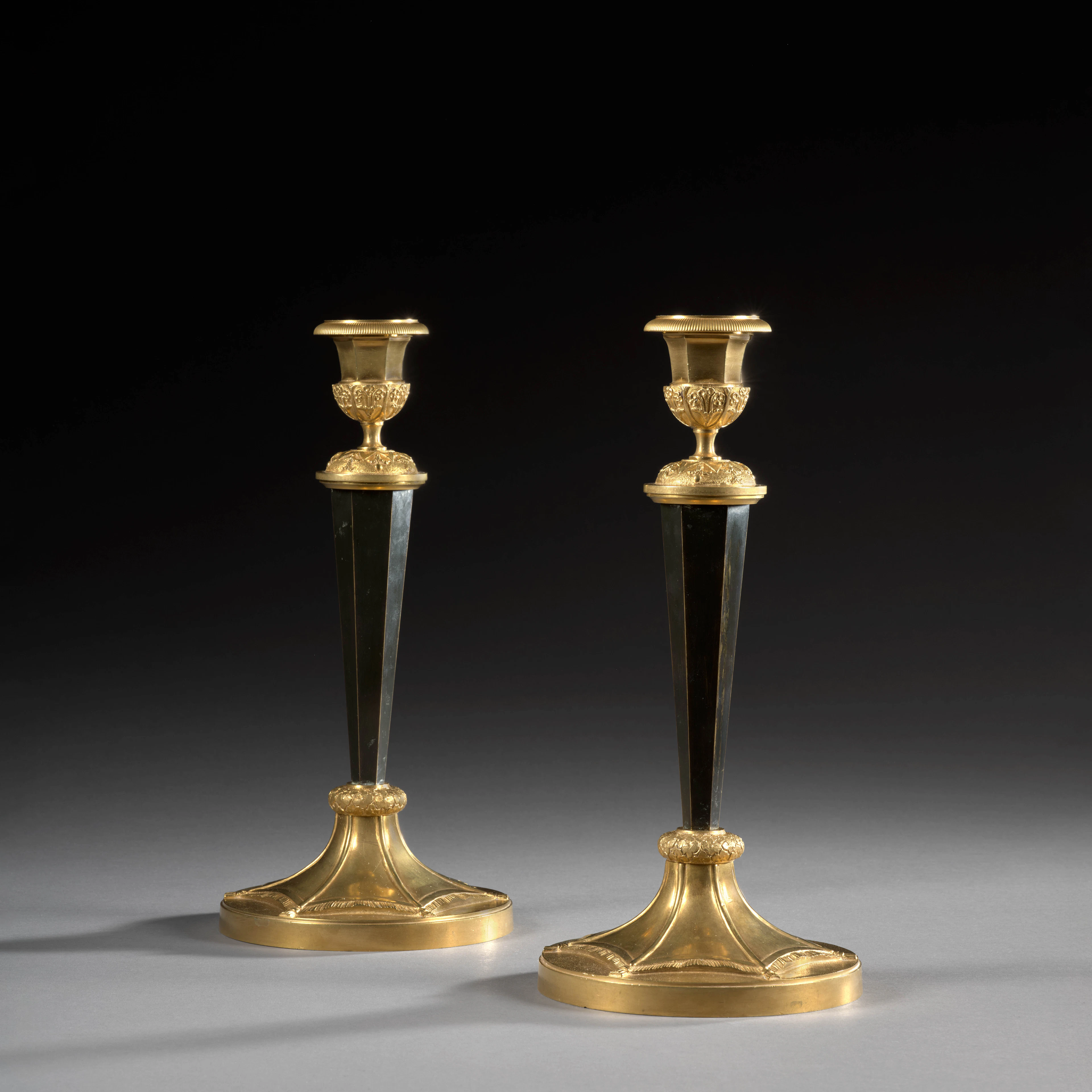 PAIRE DE FLAMBEAUX D'ÉPOQUE EMPIRE