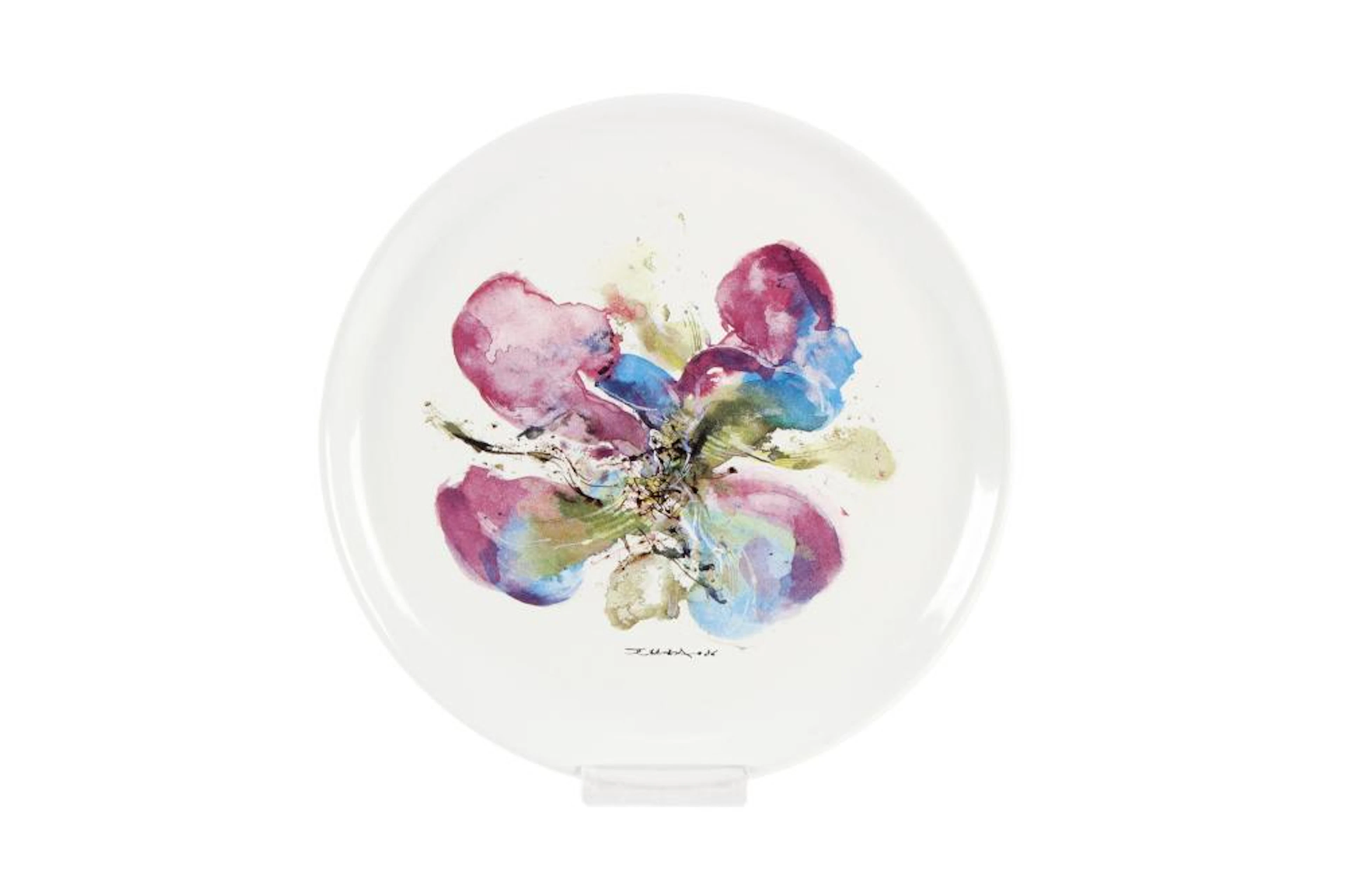 A polychrome earthenware dish