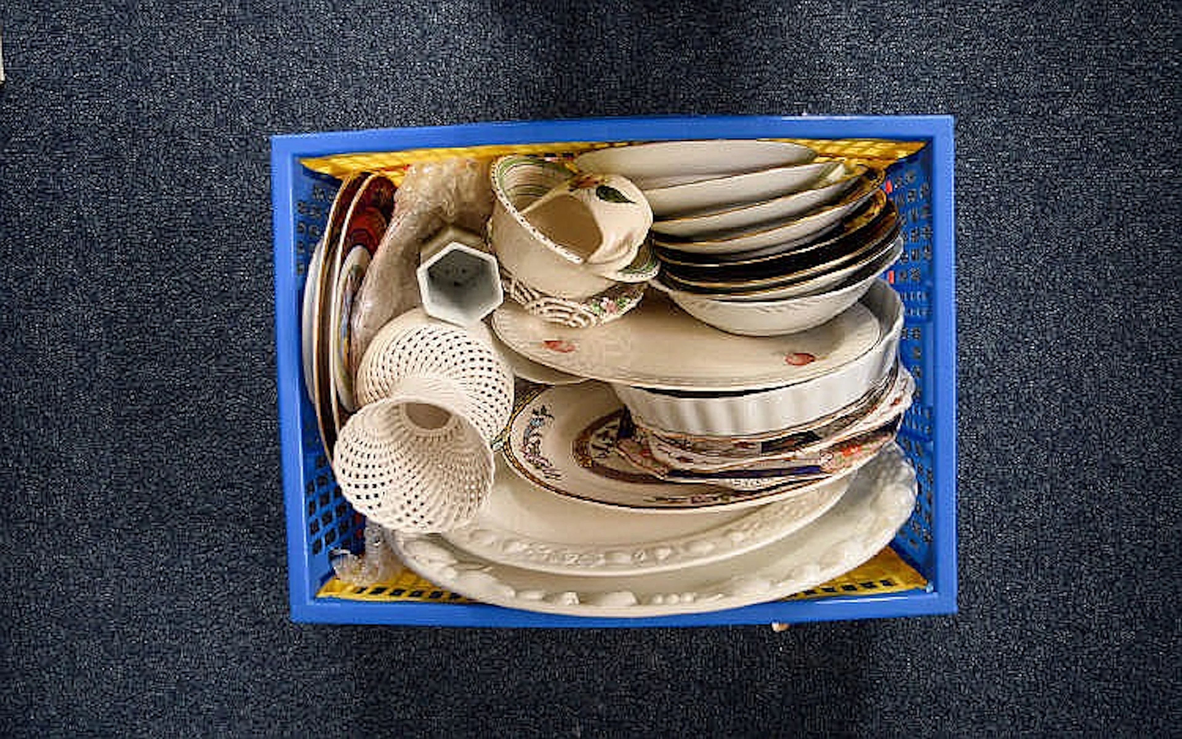 A Mixed Collection Of Ceramics Approx 18 items in total to include several