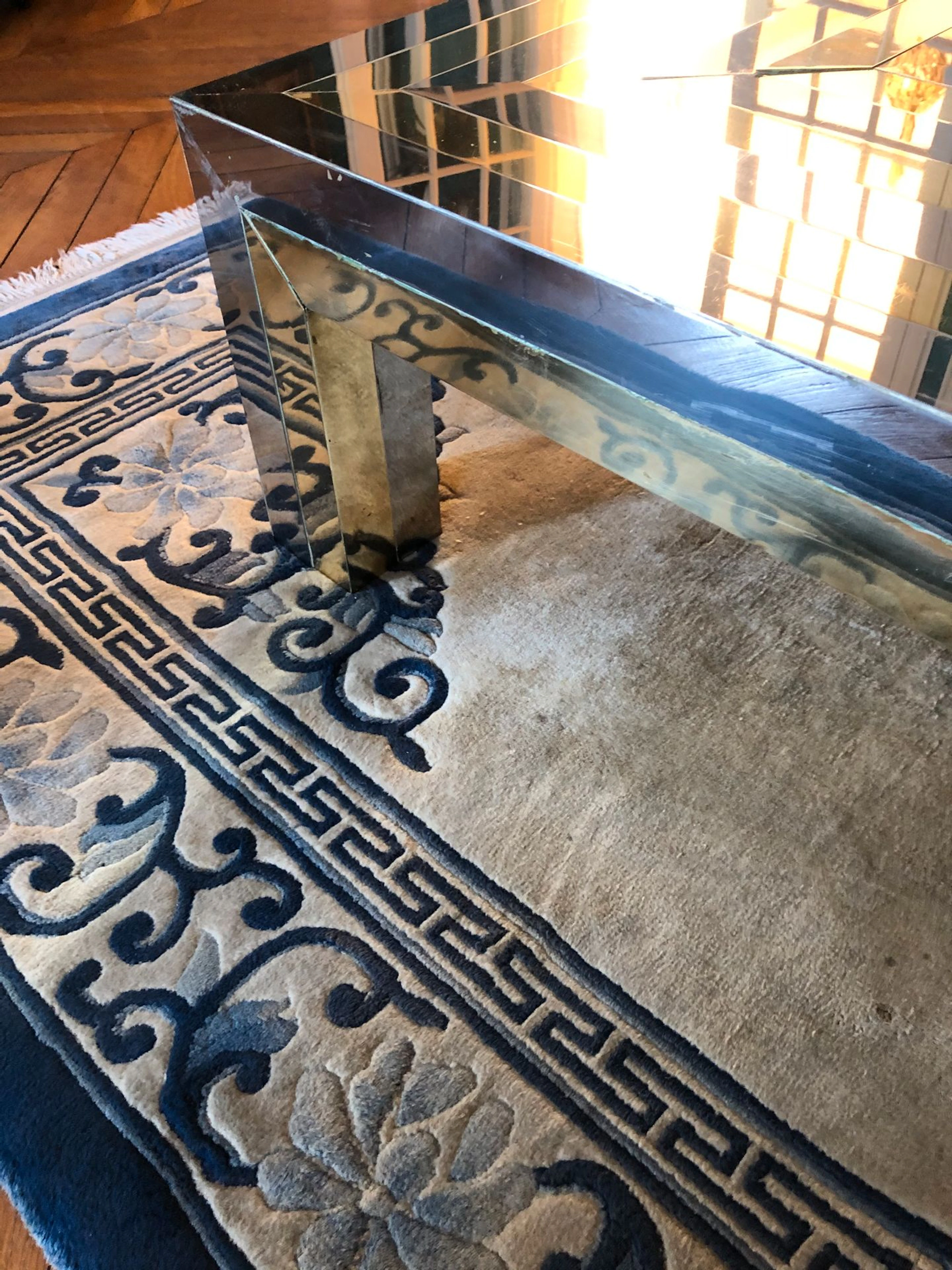 Important tapis en laine à fond blanc et..