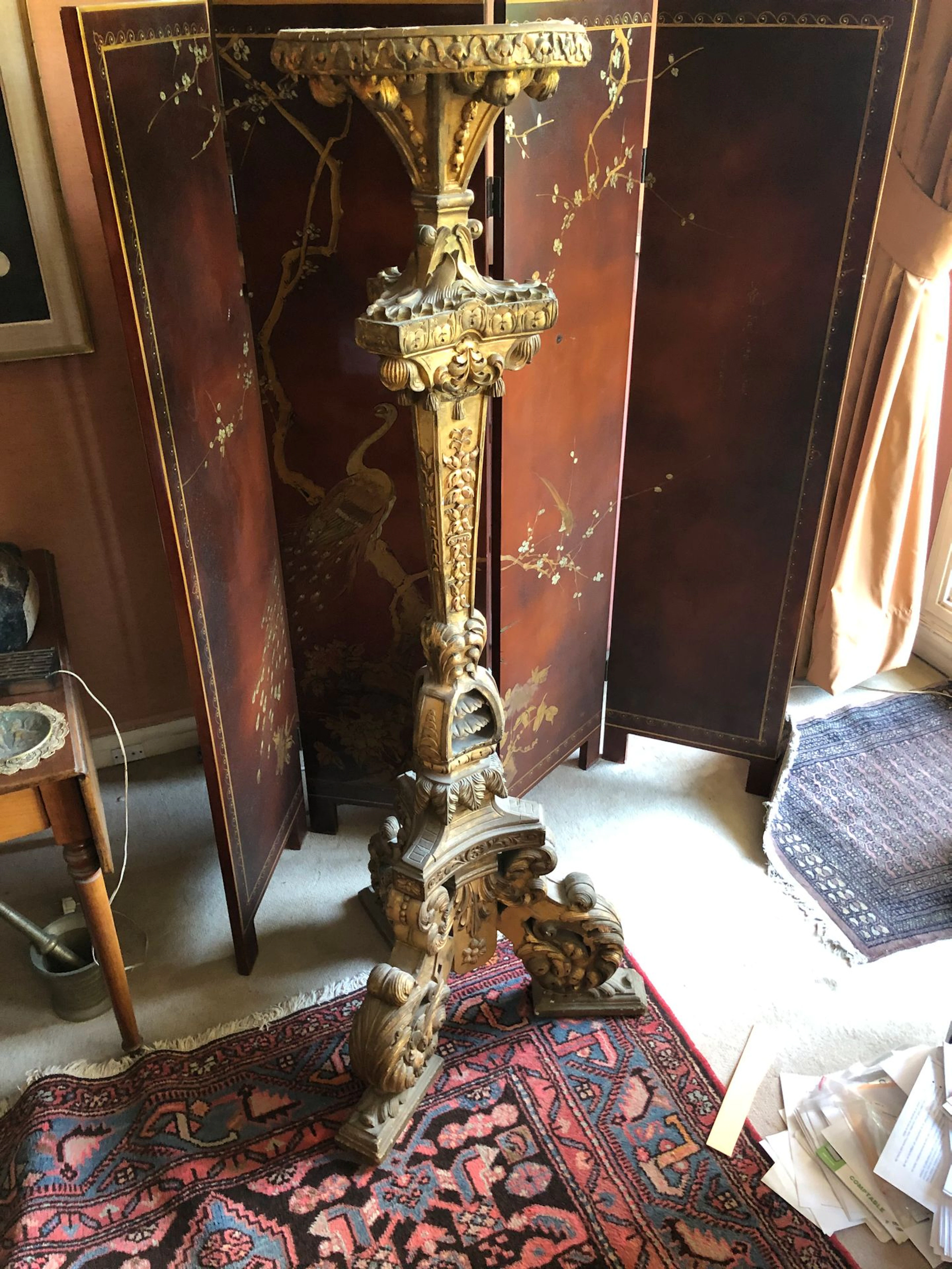 Sellette en bois et stuc doré