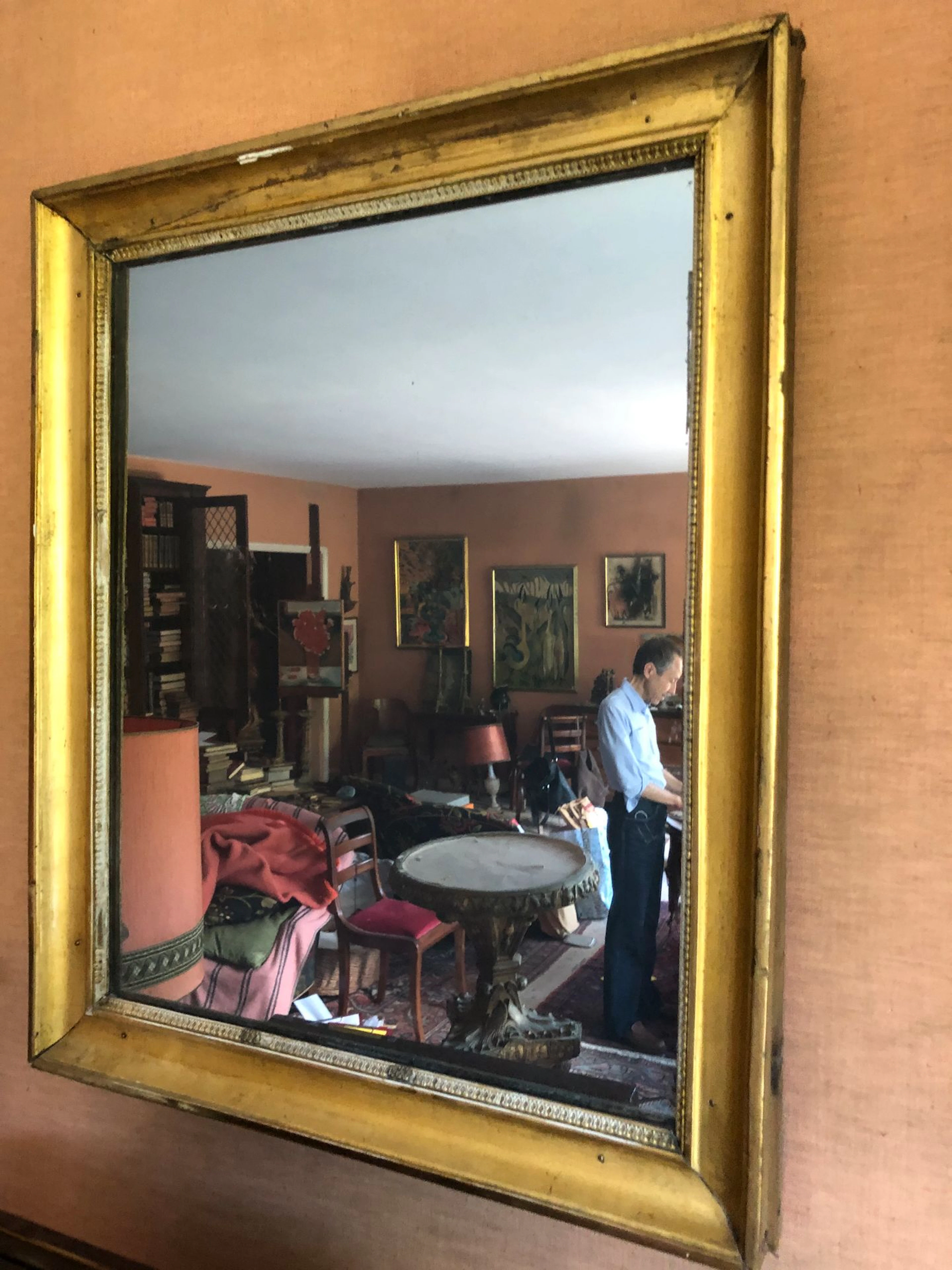 Miroir mural de forme rectangulaire