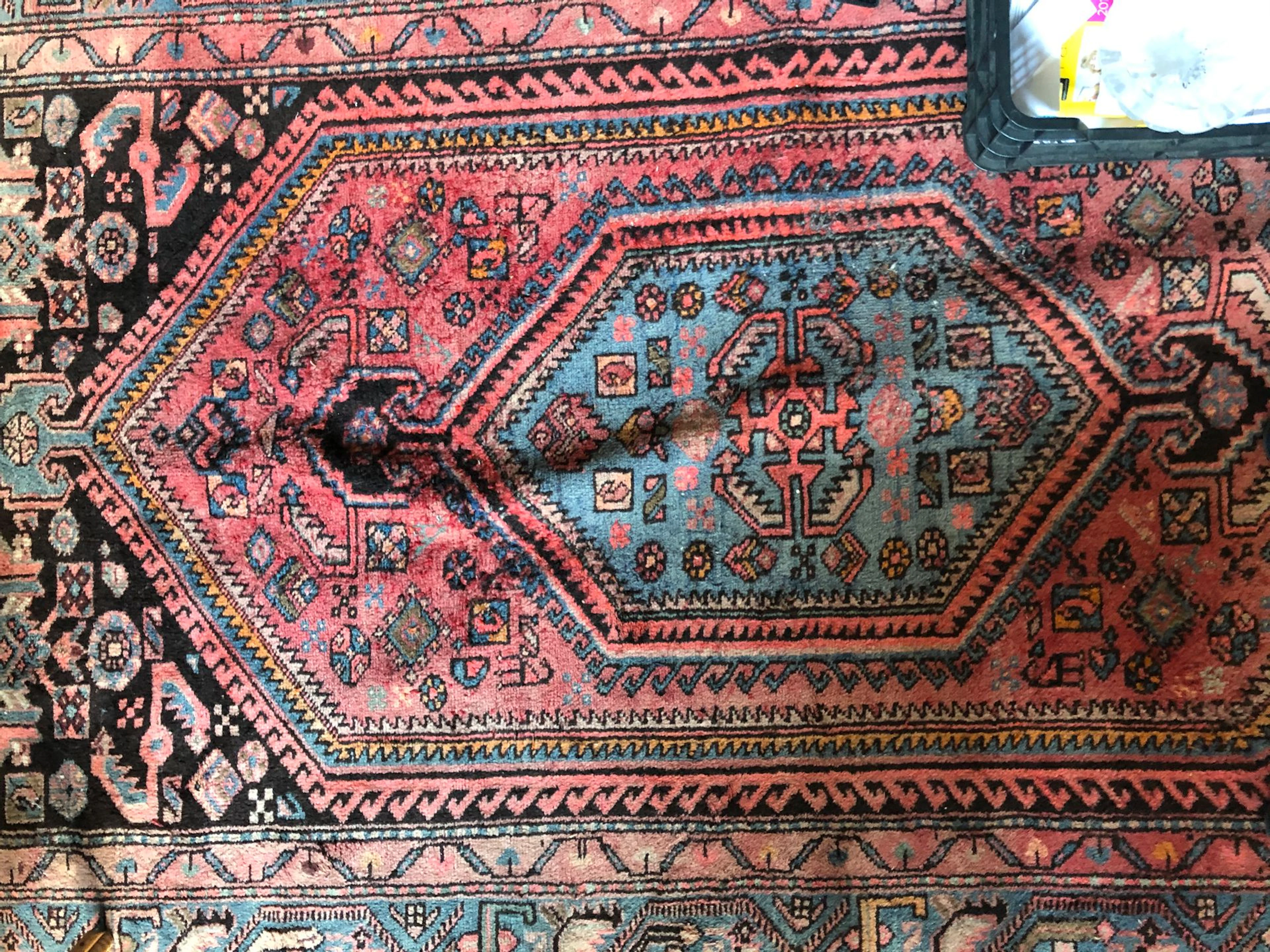 6 tapis très usagés de différentes dimen..