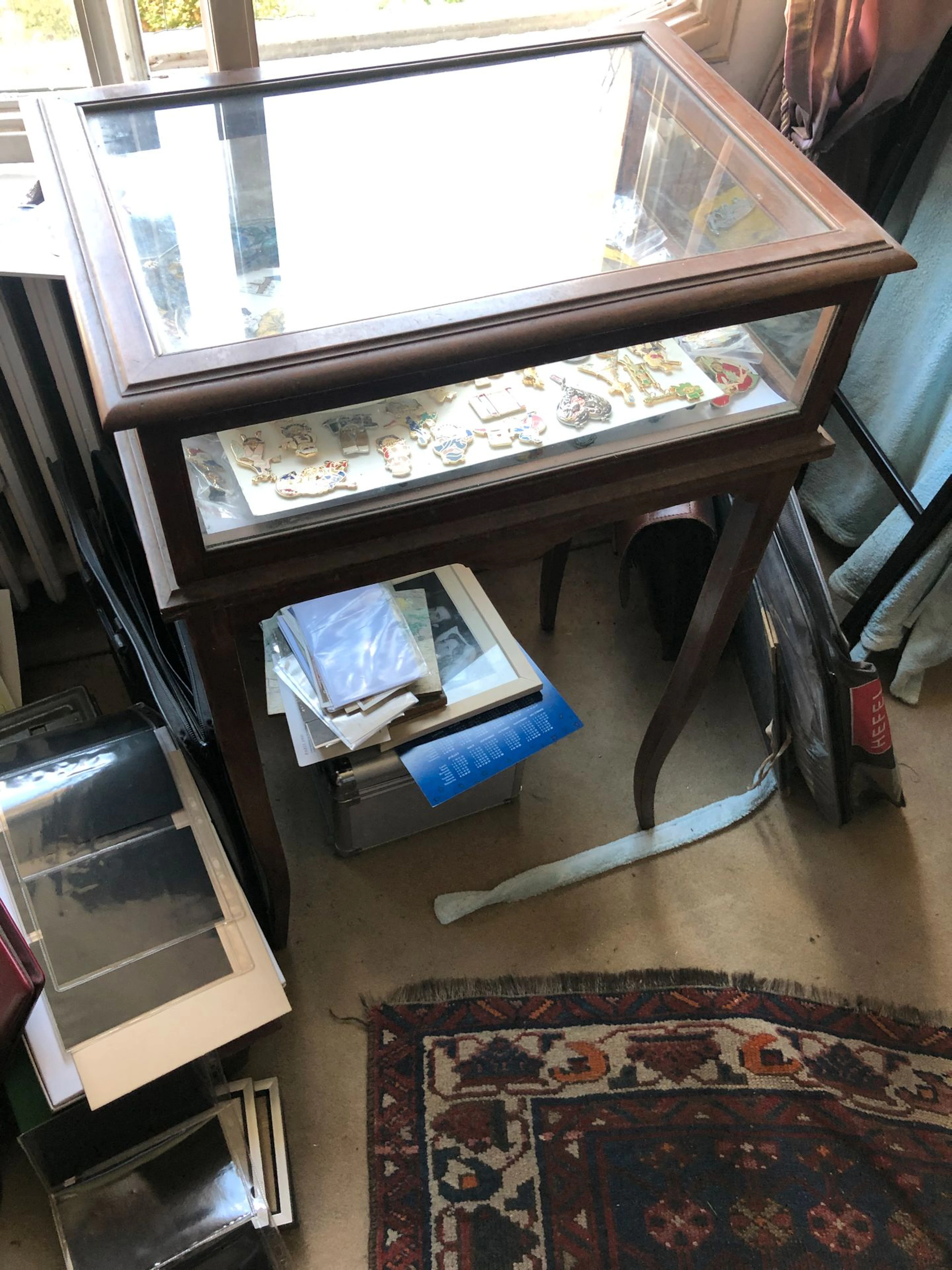 Meuble vitrine 85x55x40cm - Lot 111 - Art Richelieu - Castor Hara