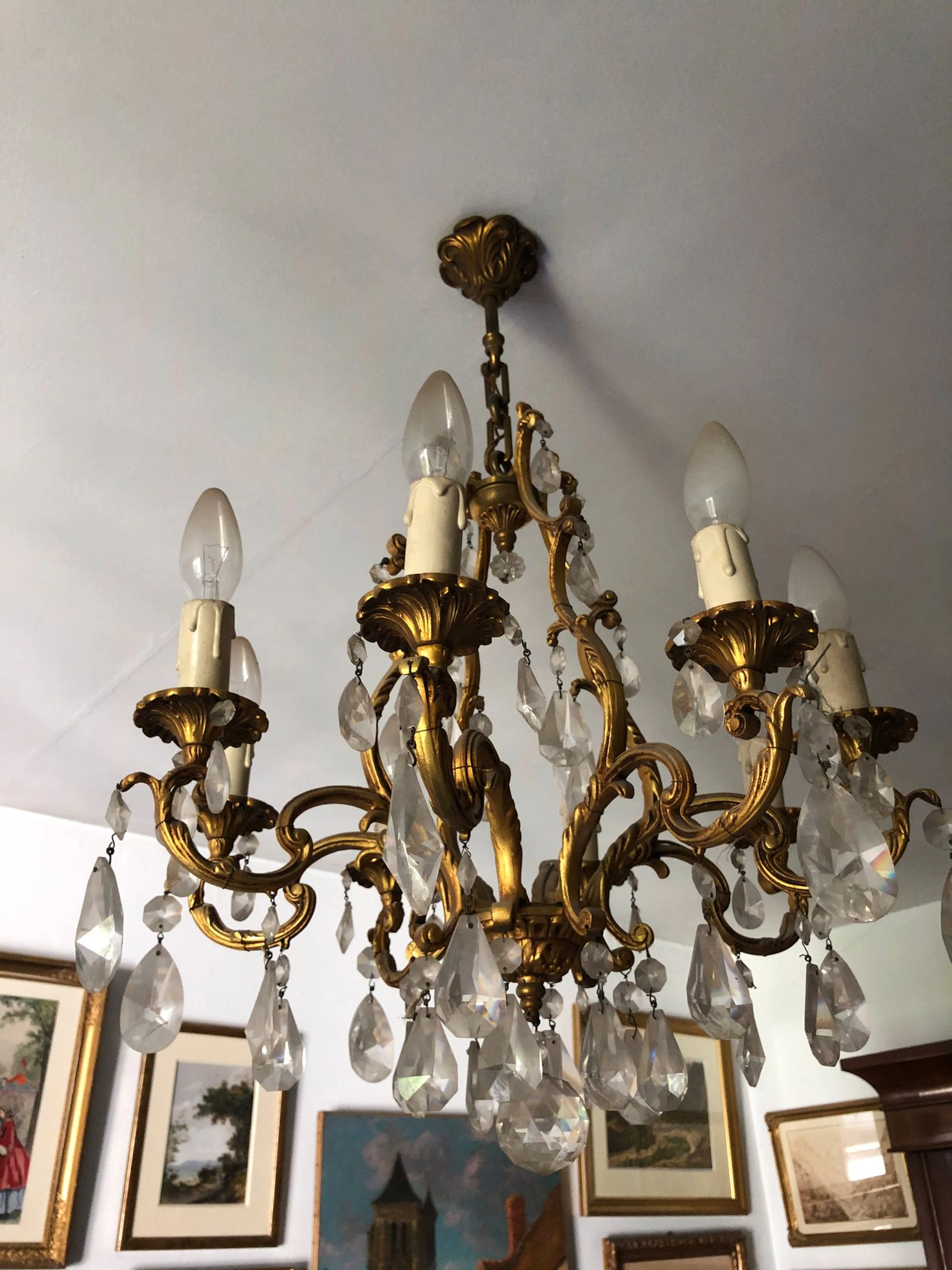 1 lustre à pampilles en verre et métal doré,..