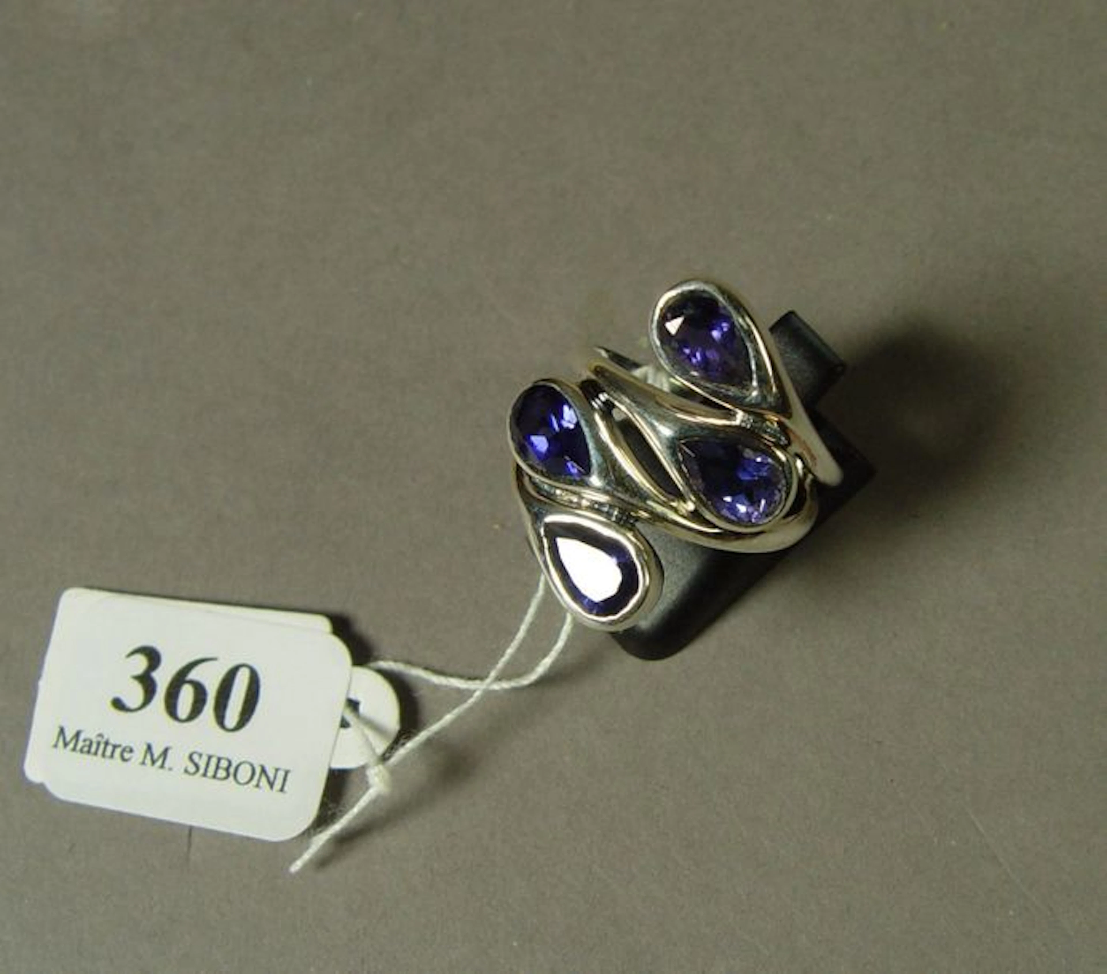 360- Bague en argent sertie de iolites Pds…