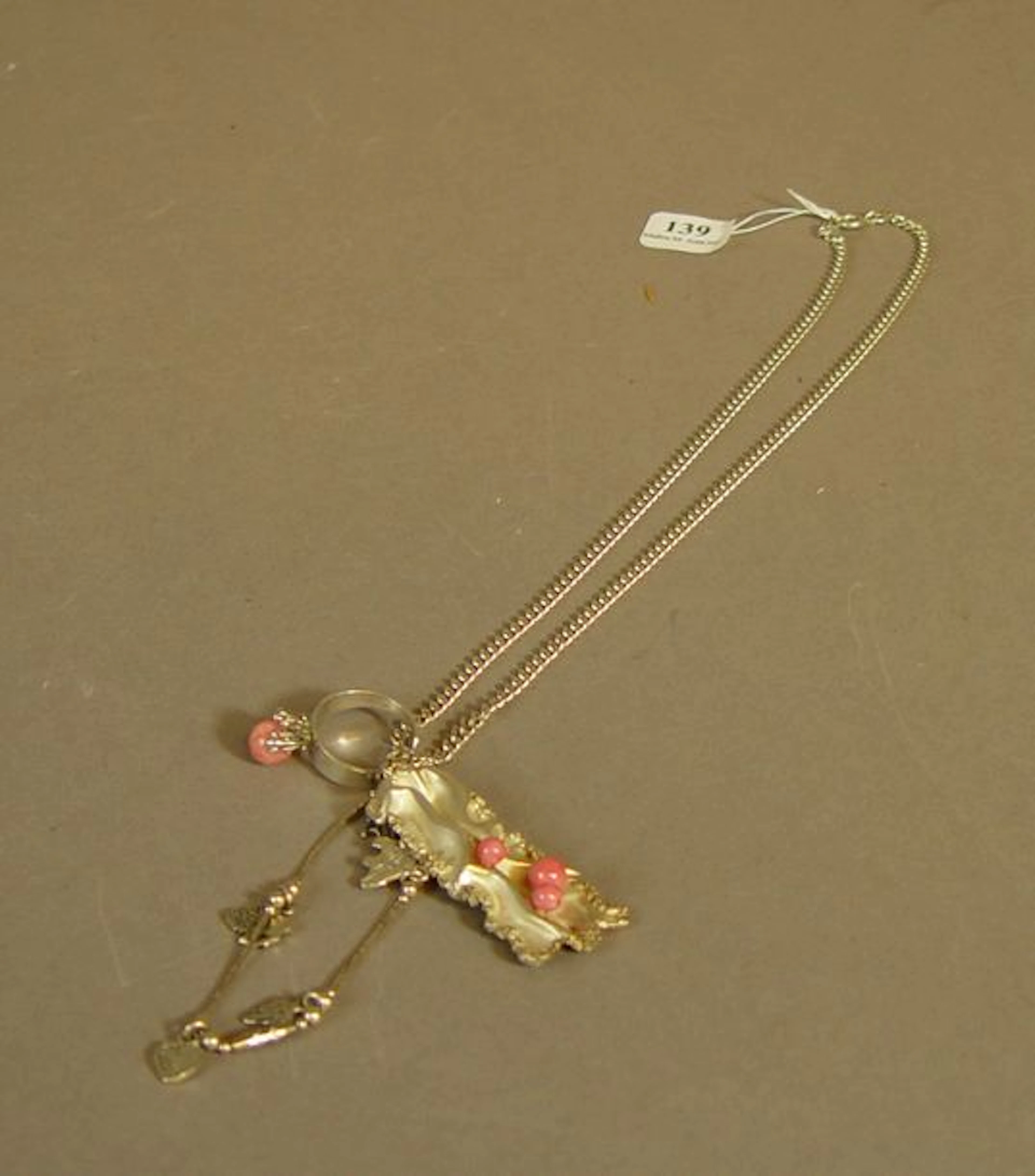 139- Pendentif moderniste en argent serti…