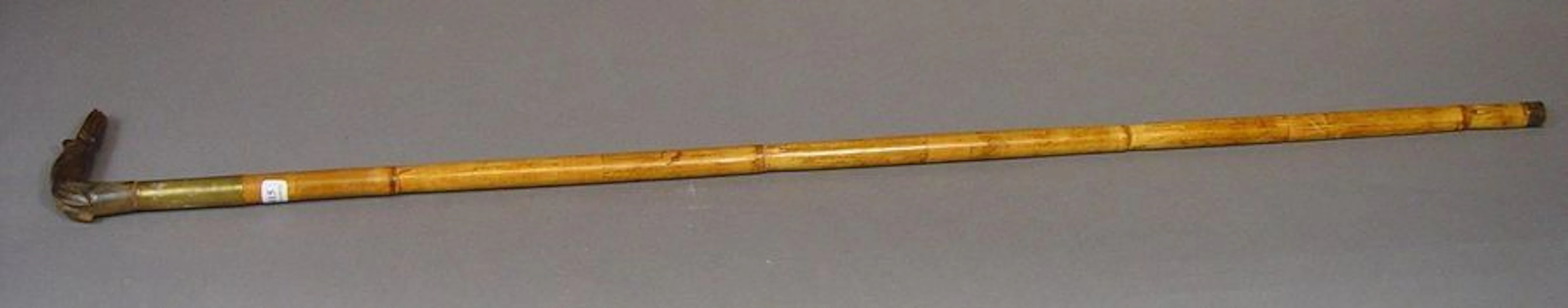 415- Canne avec pommeau ''tête de chien''...