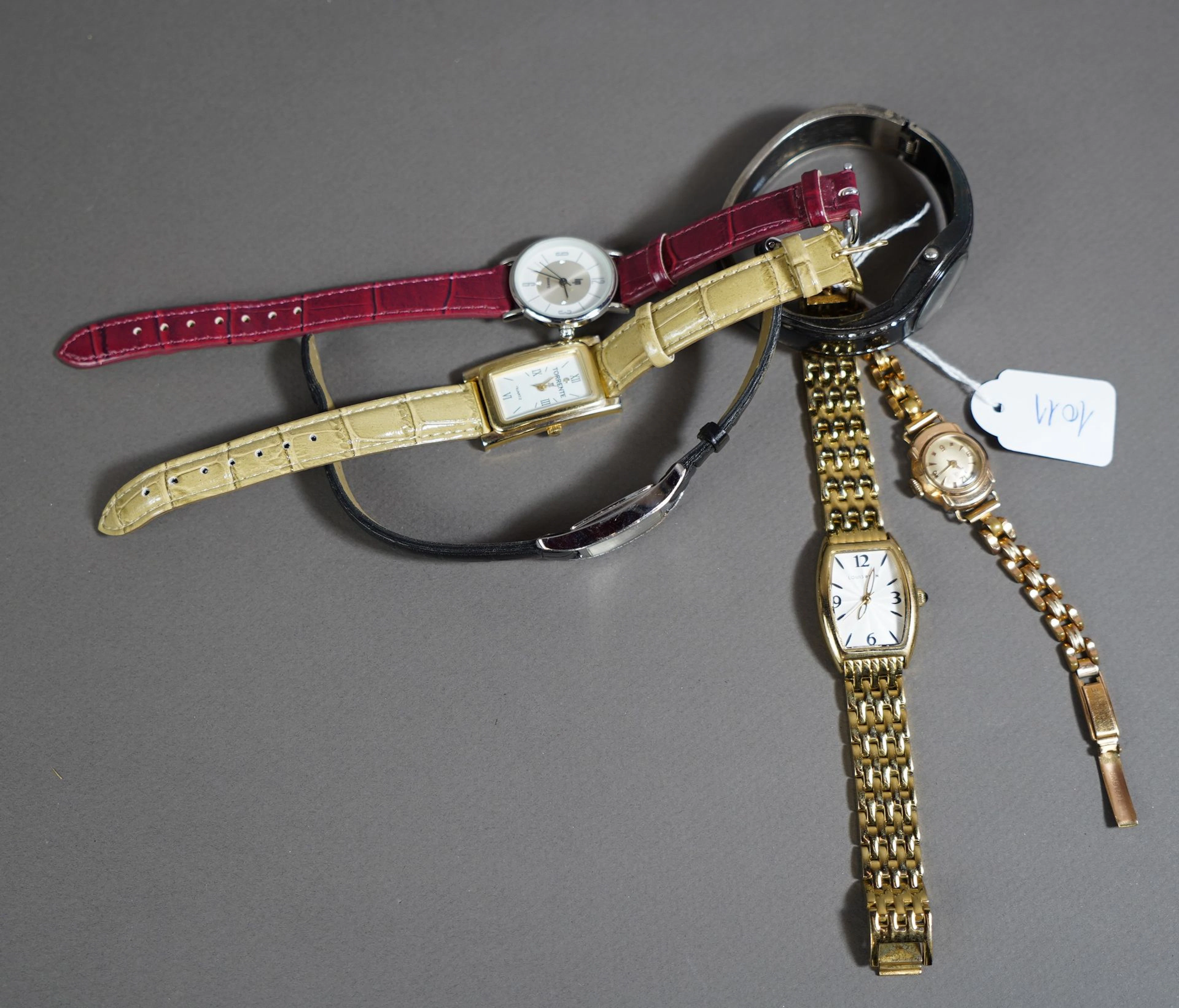 18- Lot de six montres diverses : Lip, Louis... - Lot 18 - Siboni