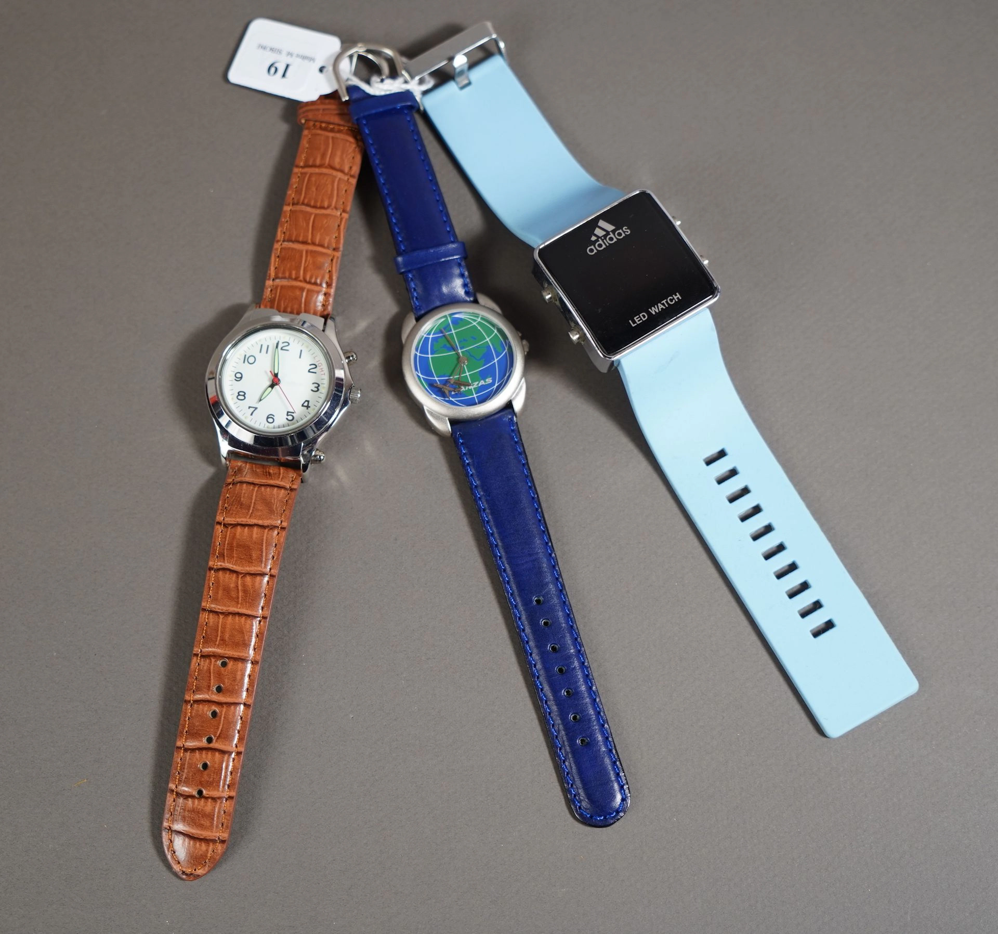 19- Lot de trois montres : Adidas, Danza... - Lot 19 - Siboni