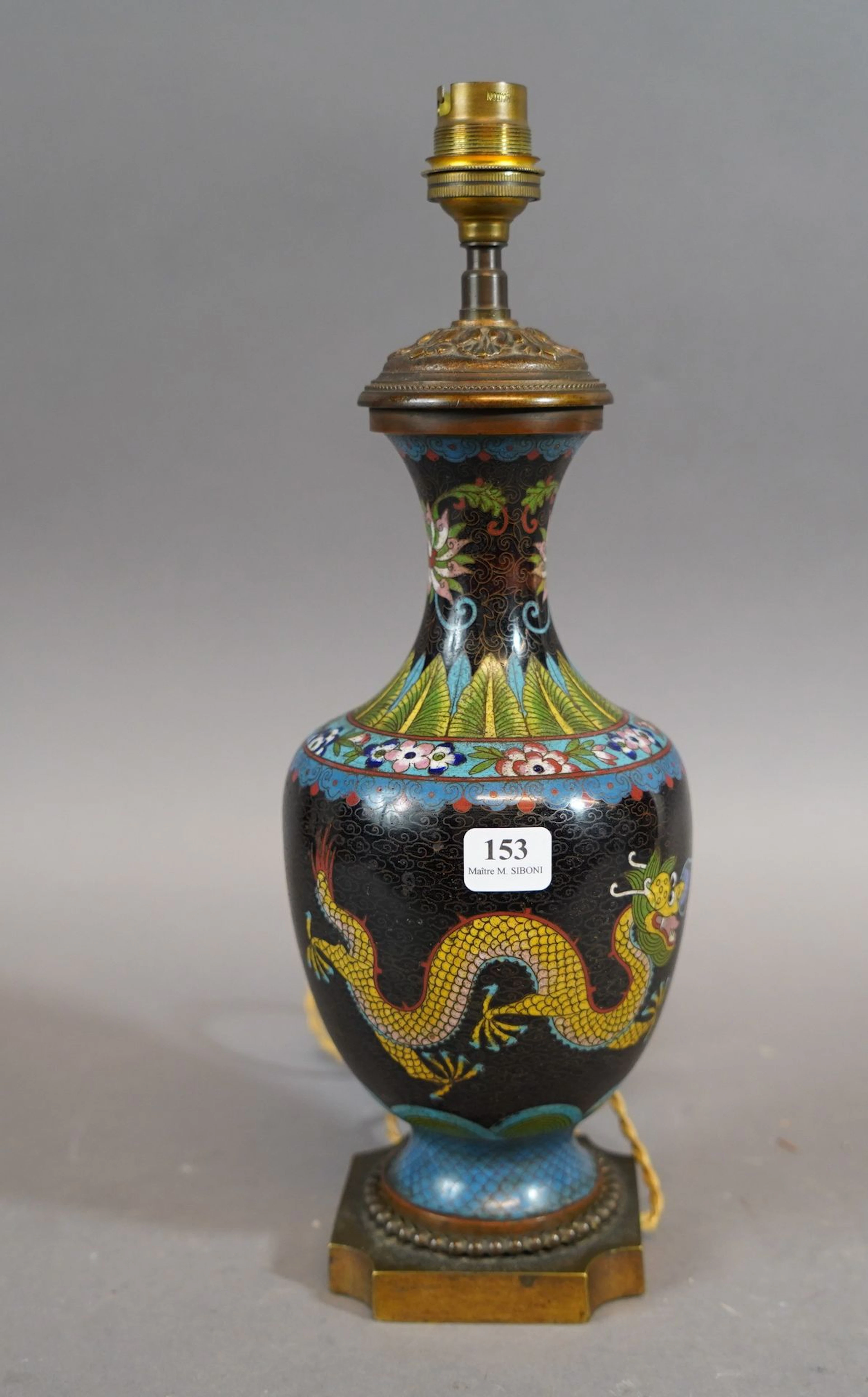 153- Vase en cloisonné monté en lampe à décor... - Lot 153 - Siboni