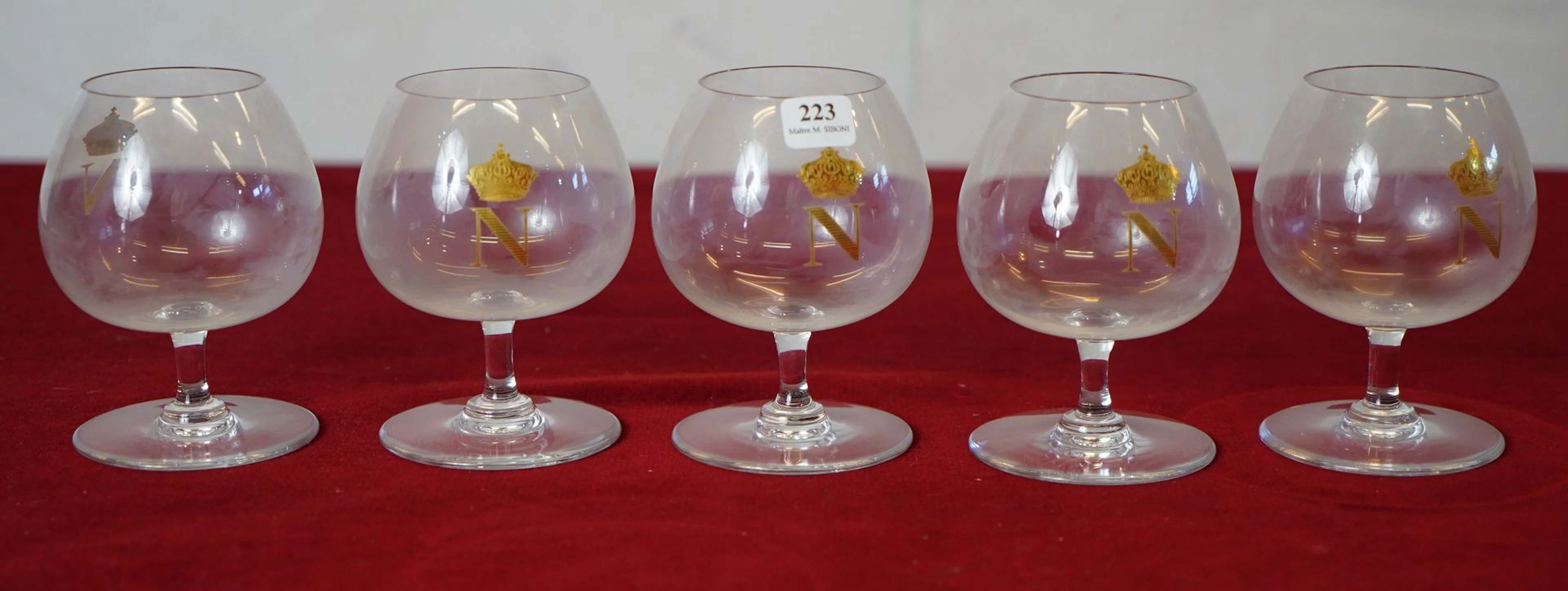 223- BACCARAT 5 verres à cognac gravé d'un... - Lot 223 - Siboni