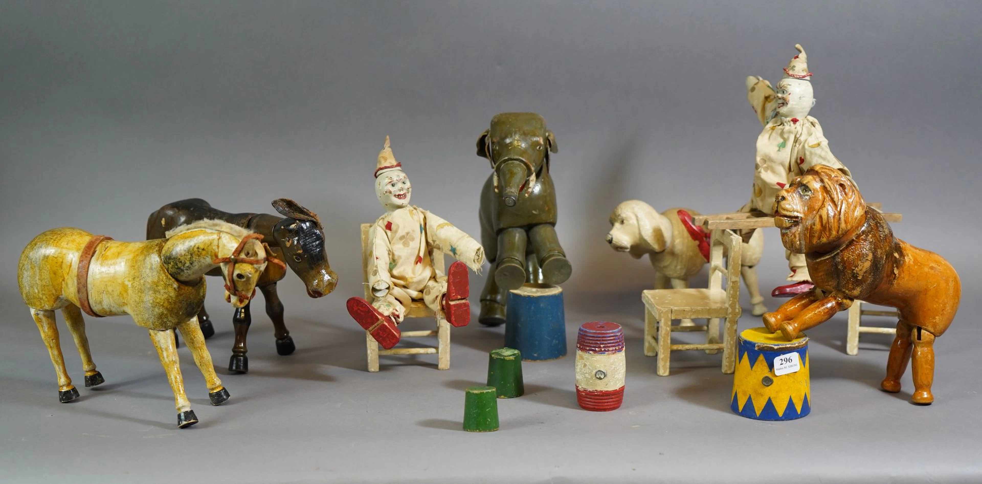 296- Manège de cirque ancien (animaux articulés)comprenant... - Lot 296 - Siboni