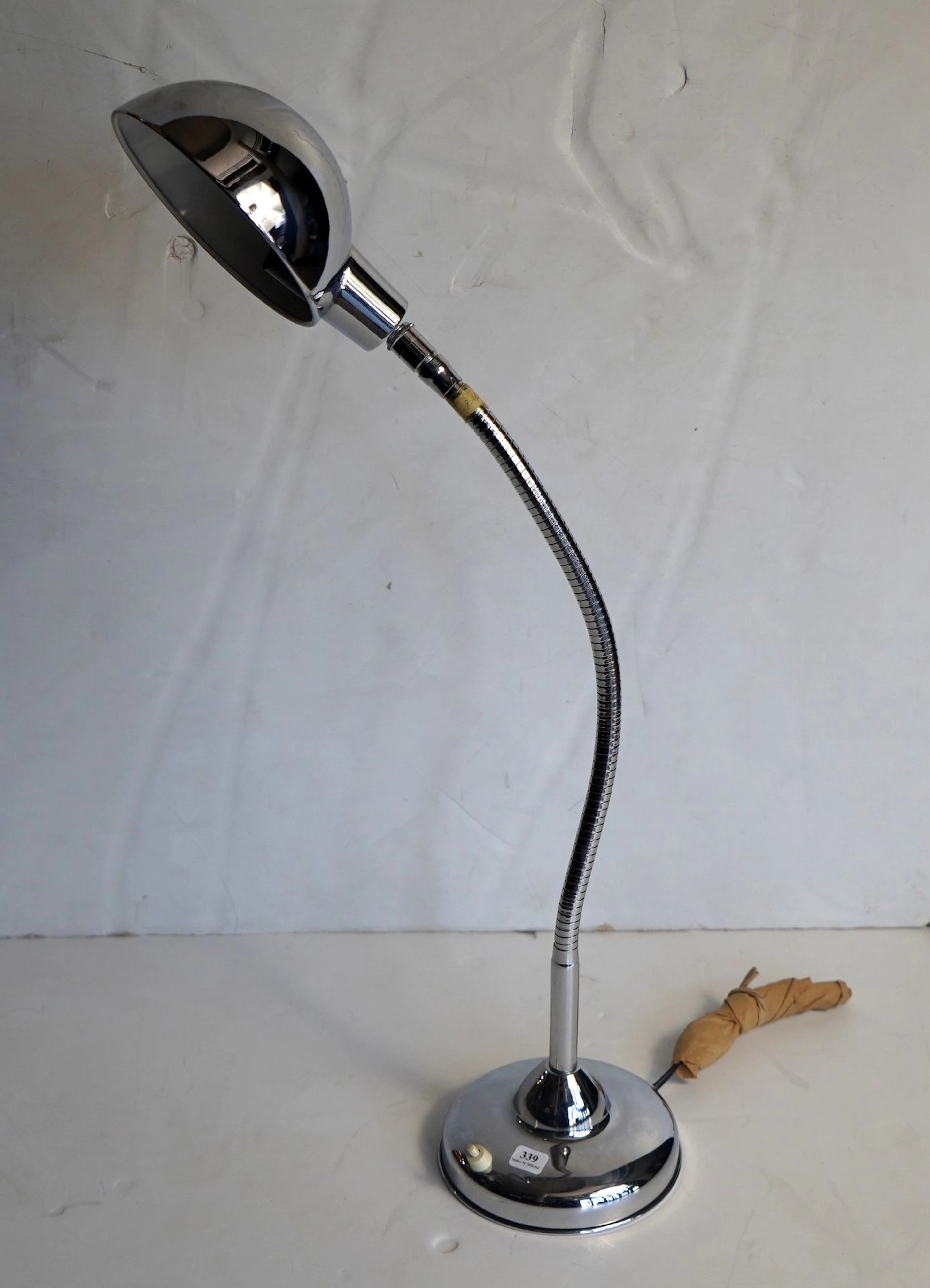 339- Lampe de bureau articulée en métal chromé... - Lot 339 - Siboni