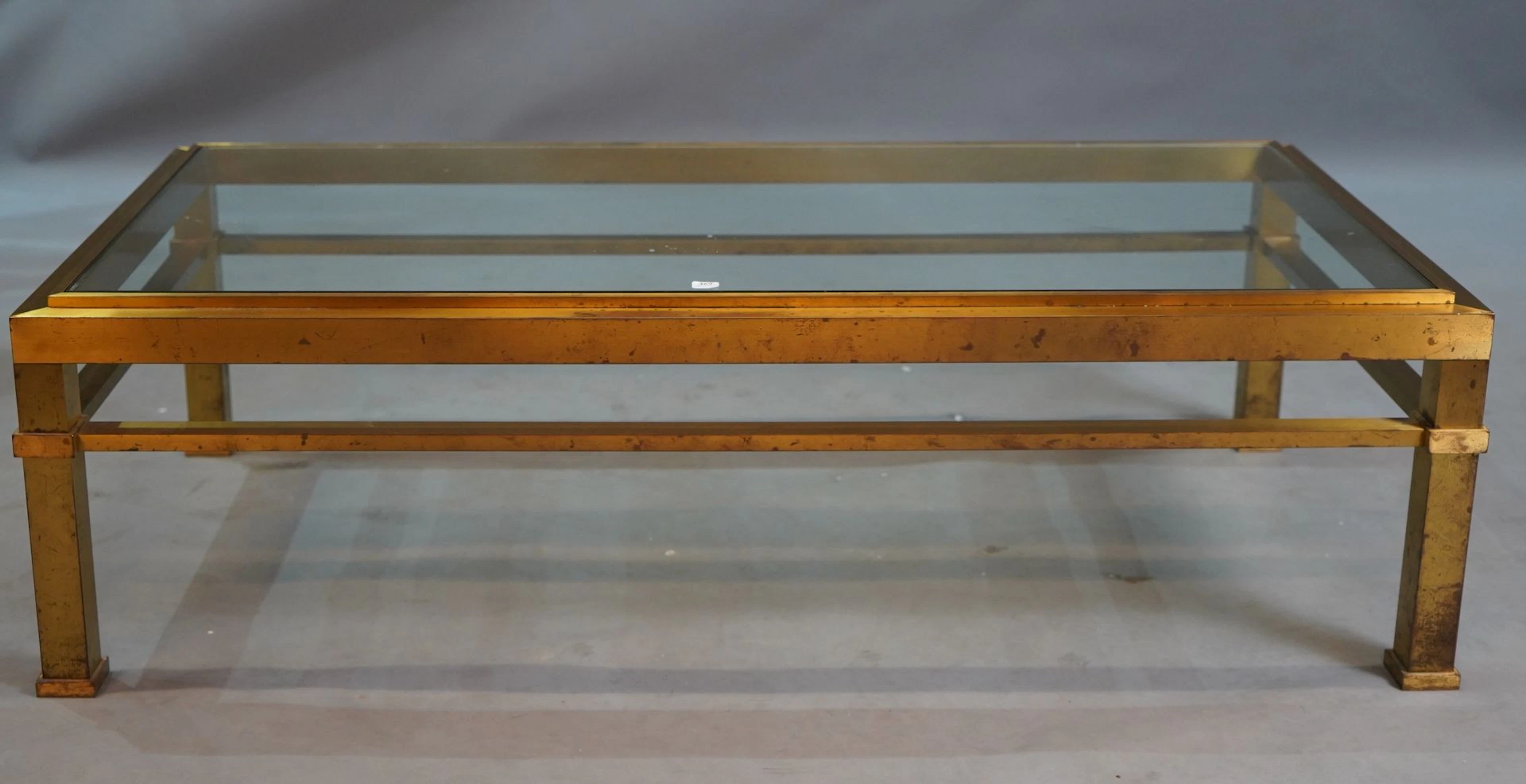469- Table basse en métal doré Plateau en... - Lot 469 - Siboni