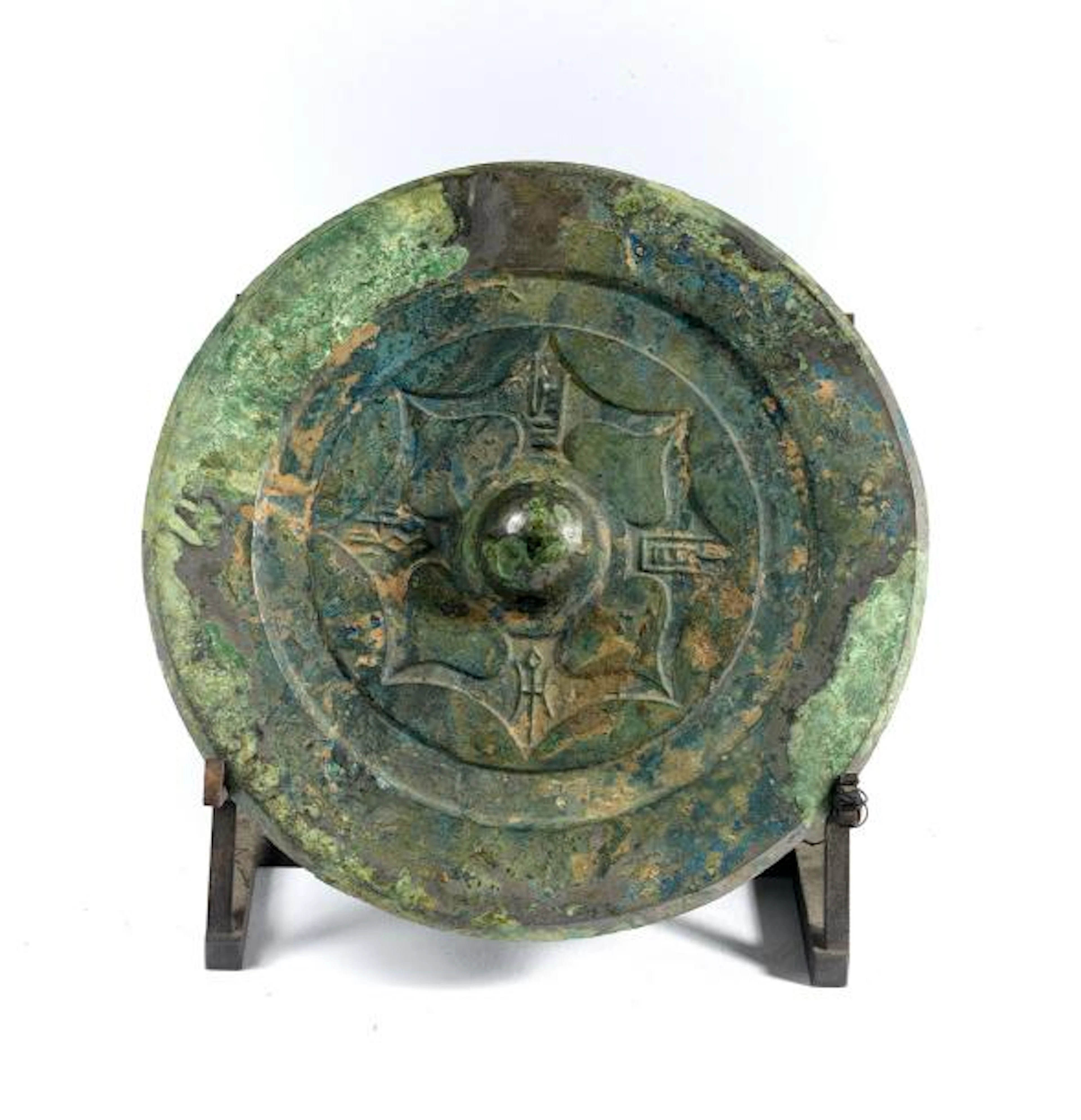 Miroir en bronze patine verte dans le style des Han à décor de...
