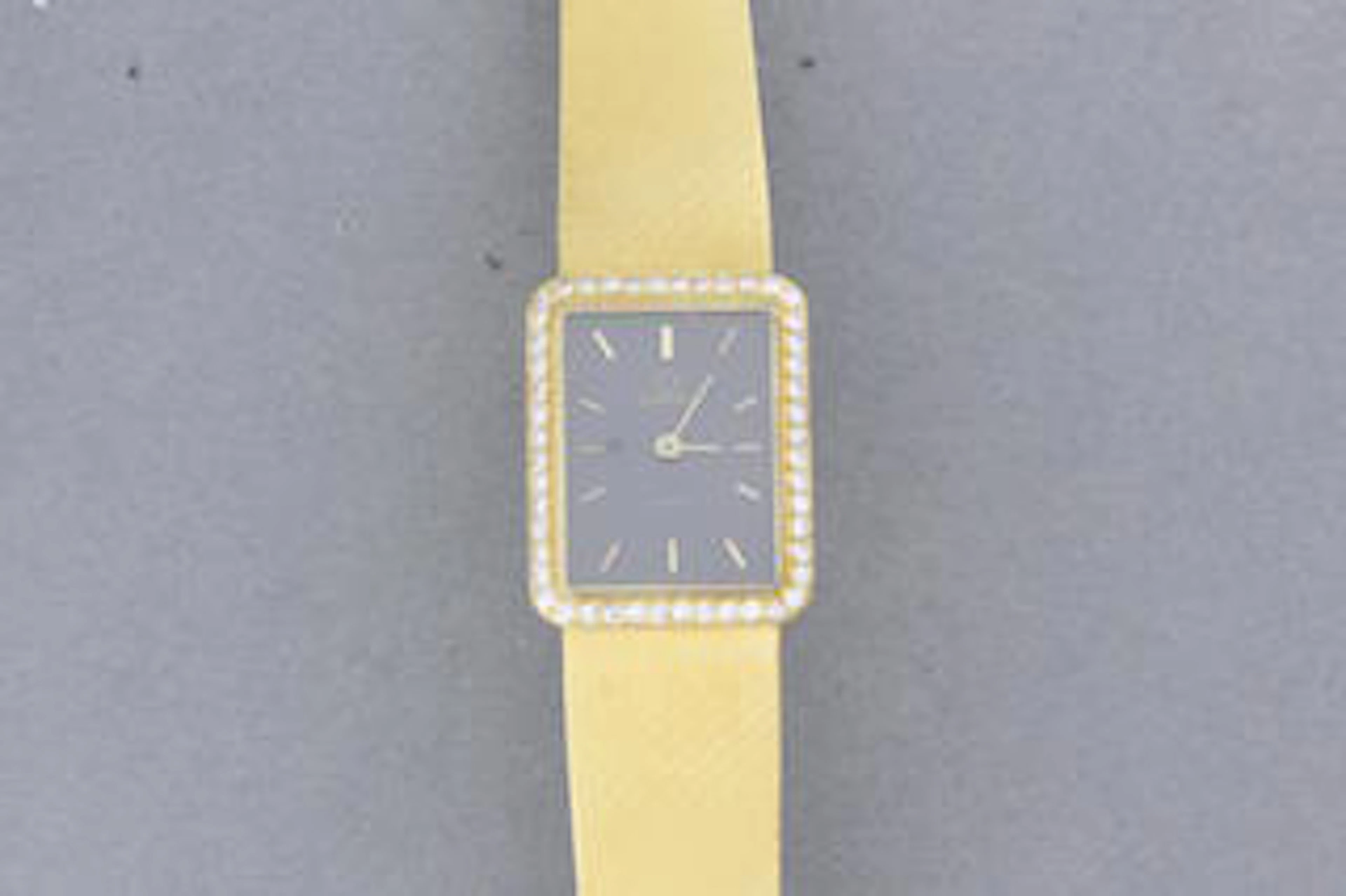 OMEGA Montre de dame en or
