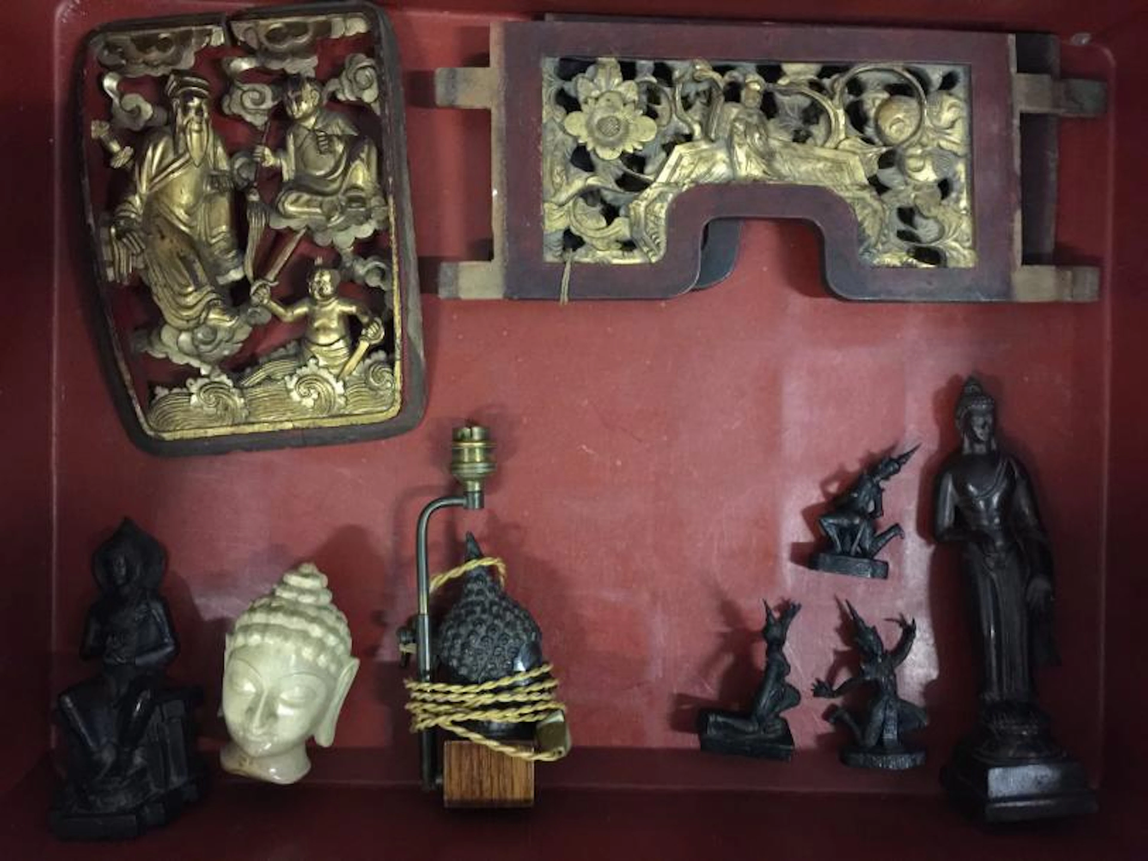 Mannette d'objets asiatiques : - 5 divinités…