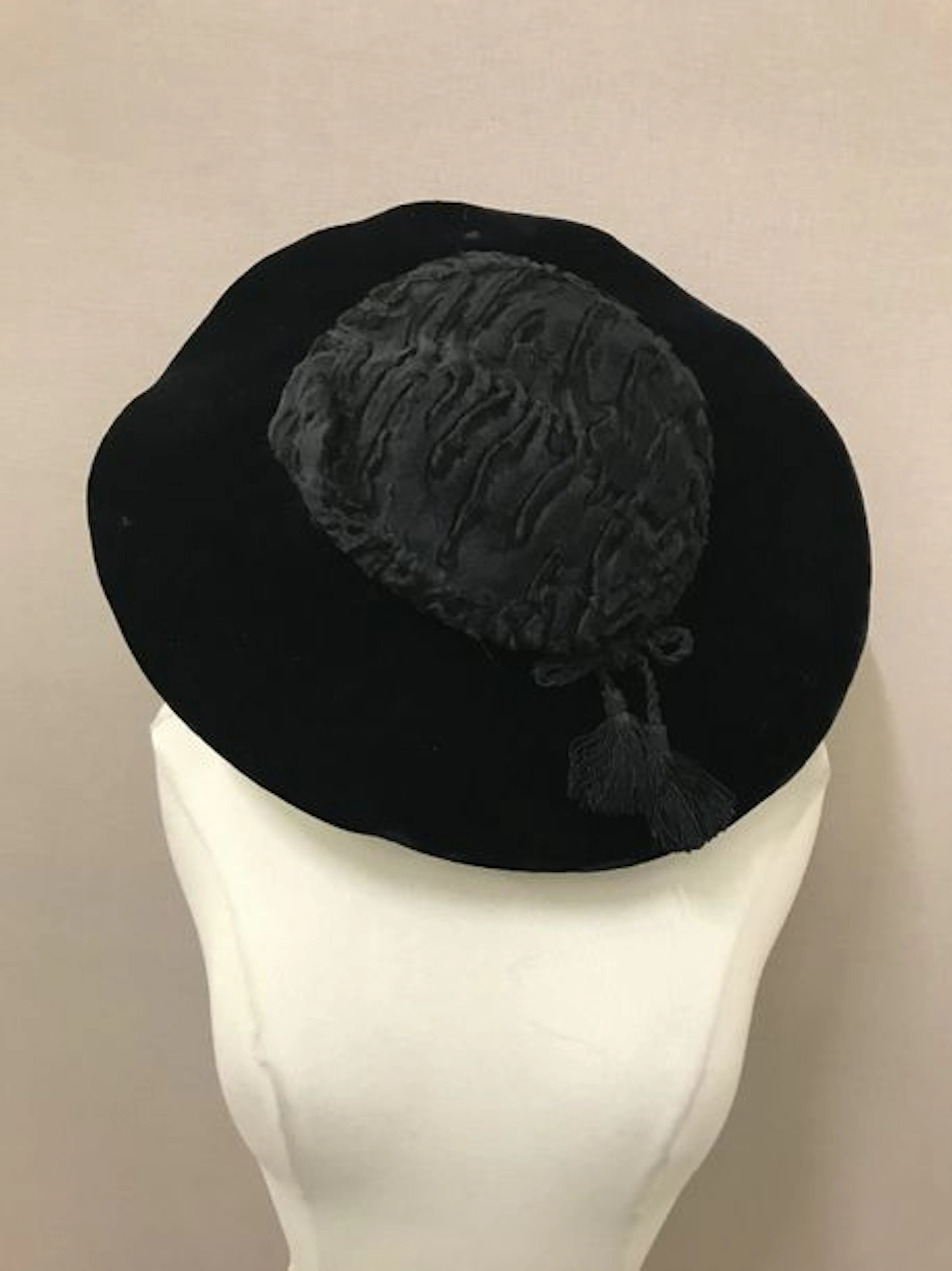 Yves SAINT LAURENT