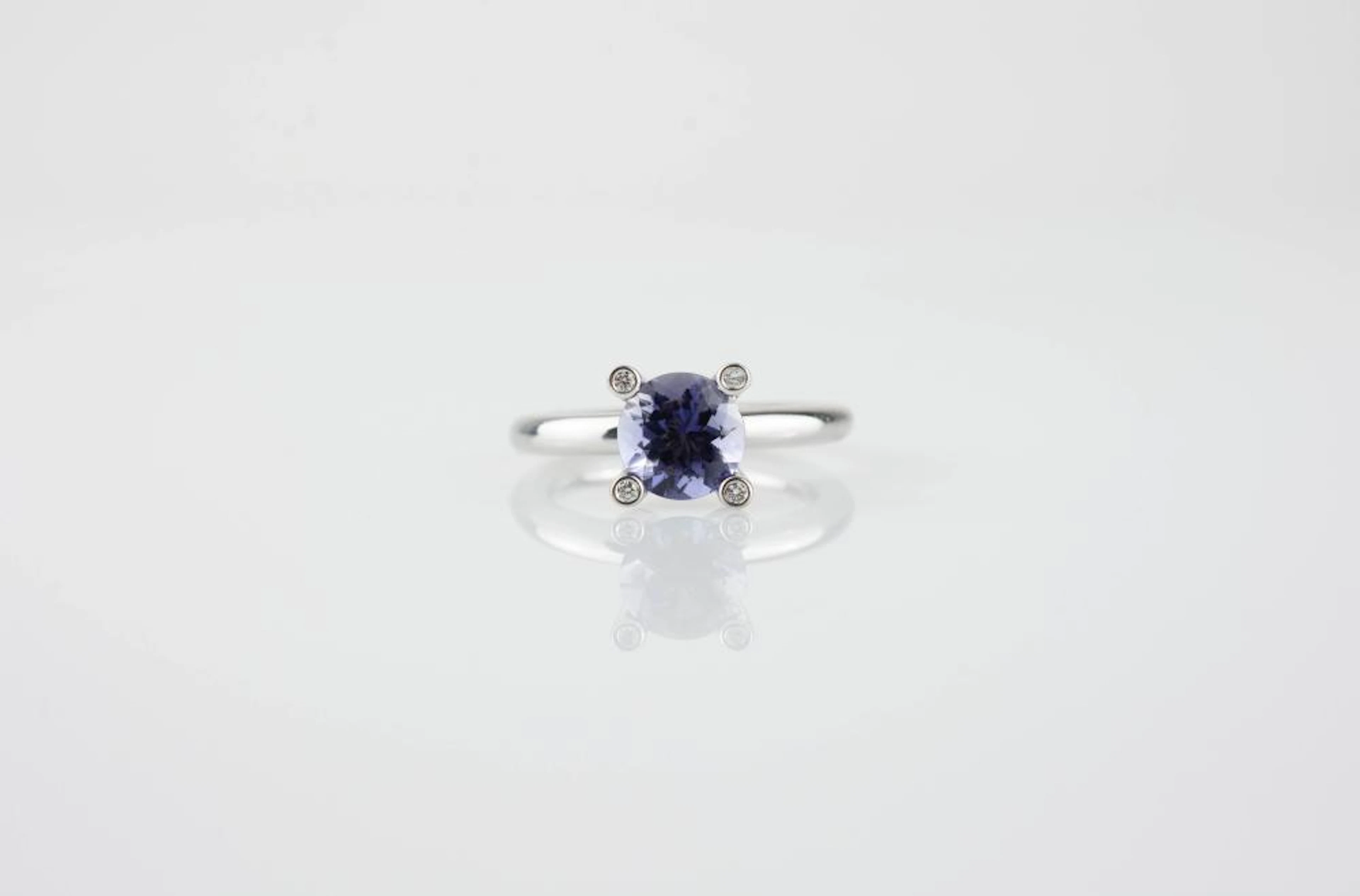 Solitair-Ring mit Iolith, Iolite solitaire ring Bucherer, 750 white gold,