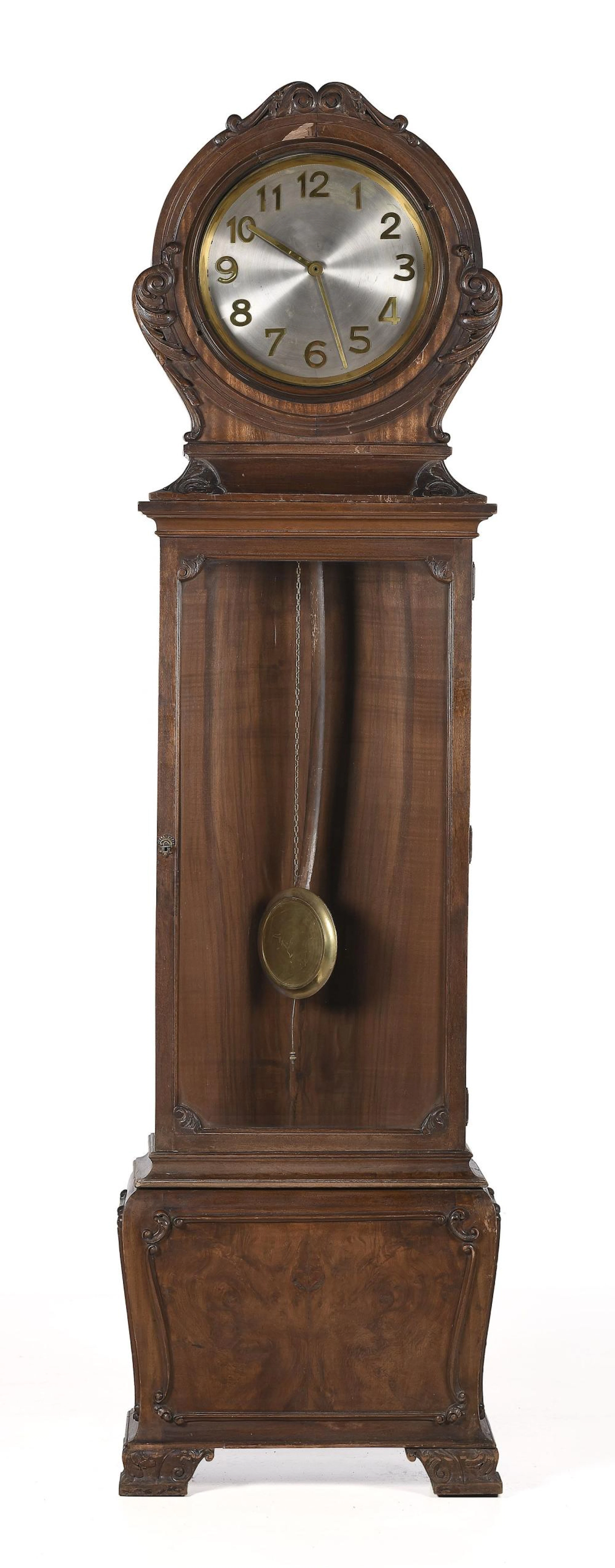 Reloj de pie alemán realizado en madera torneada. Con faltas?