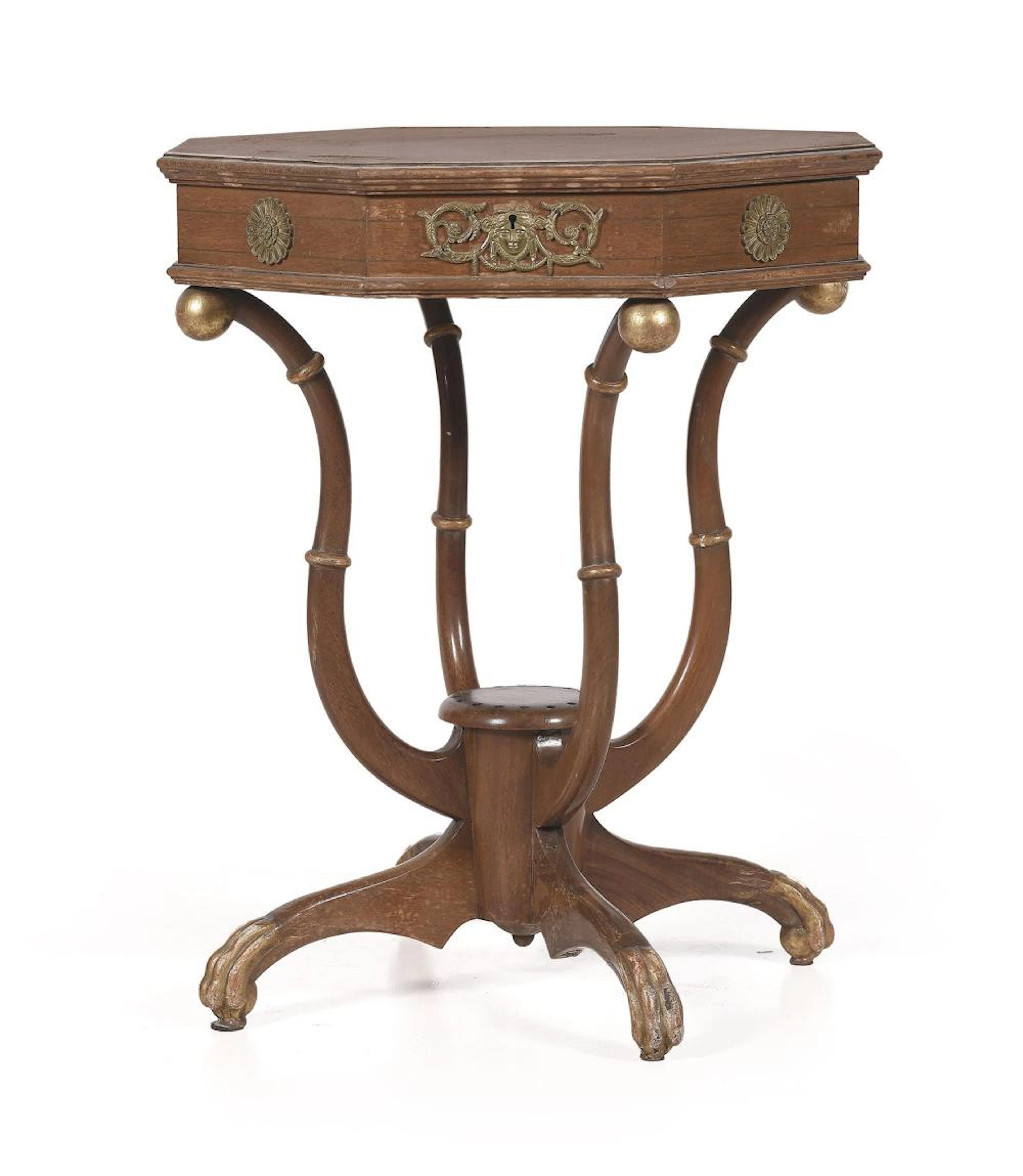 Mesa de té realizada en madera de Guinea con detalles...