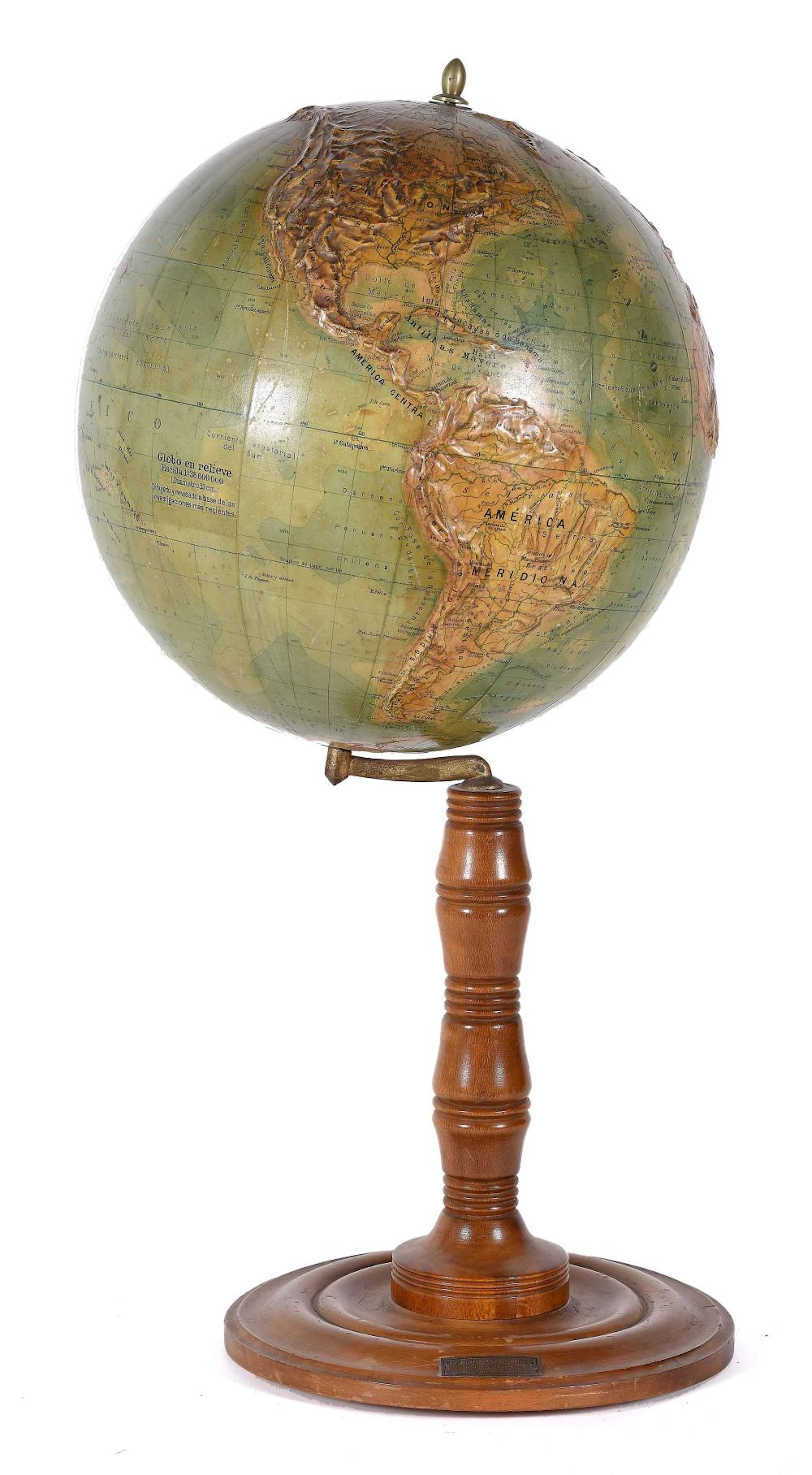 Globo terráqueo en relieve