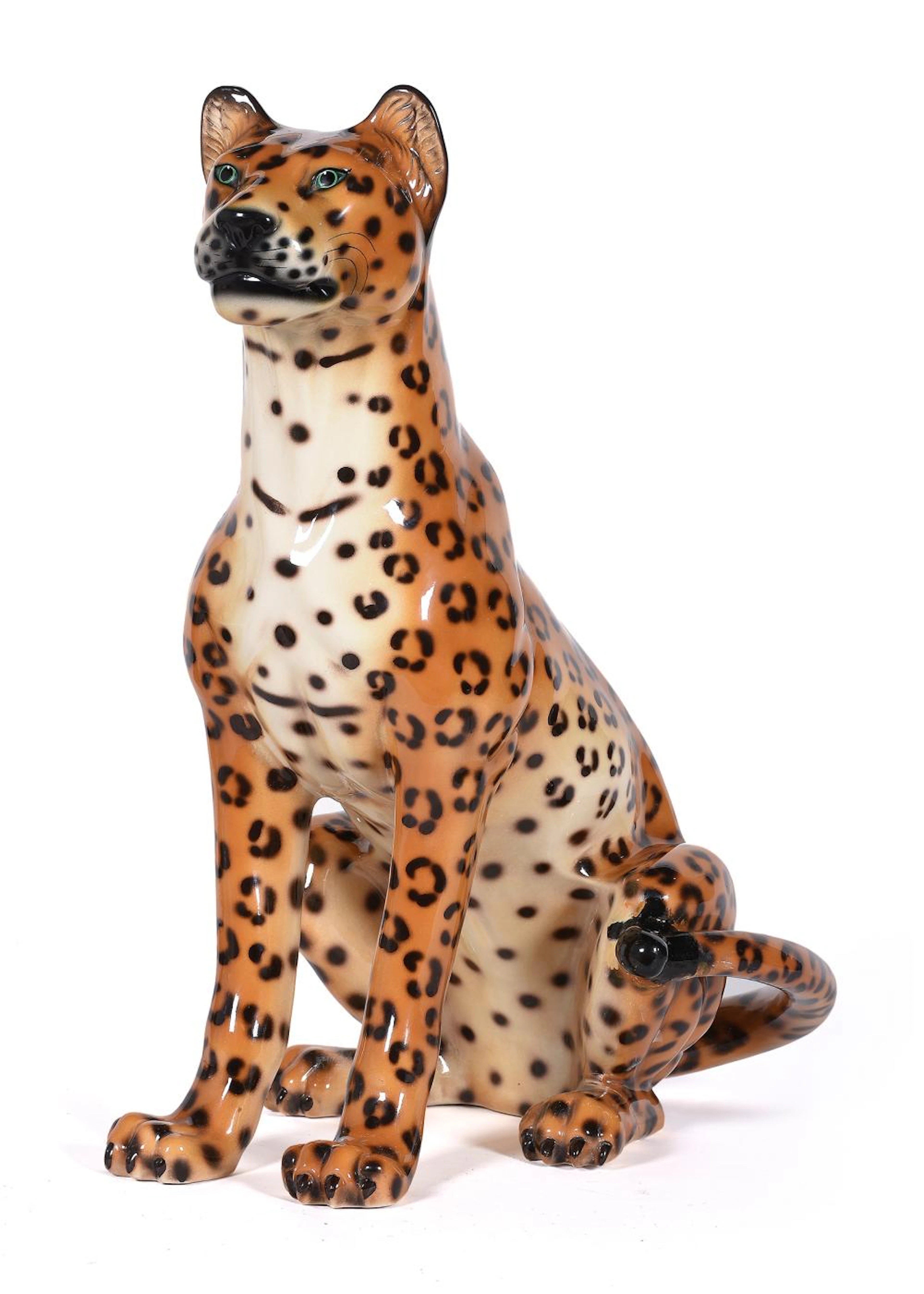 Leopardo realizado en cerámica esmaltada. Antiguas restauraciones.