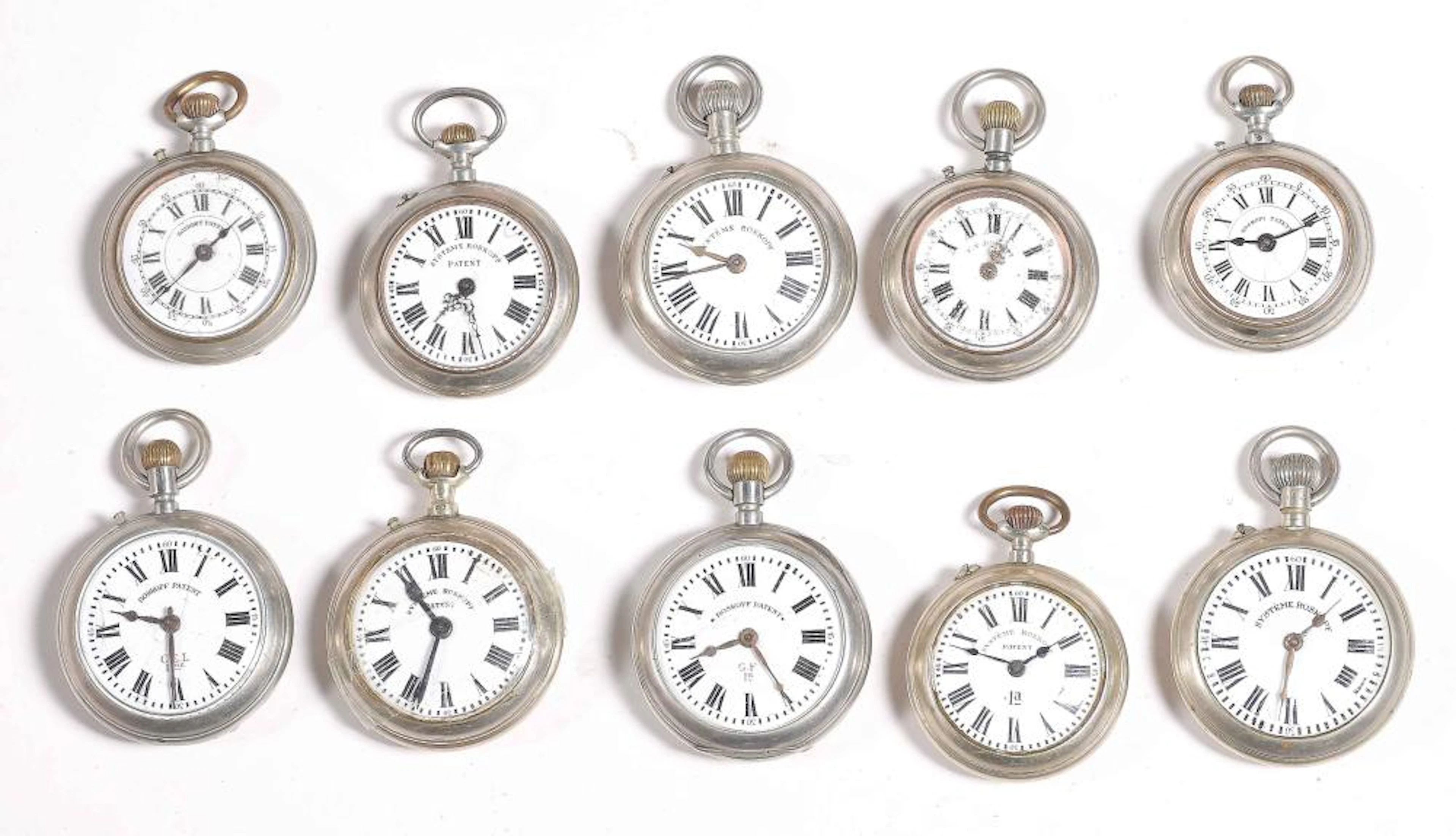 Lote compuesto por diez relojes de bolsillo realizados en diferentes materiales.