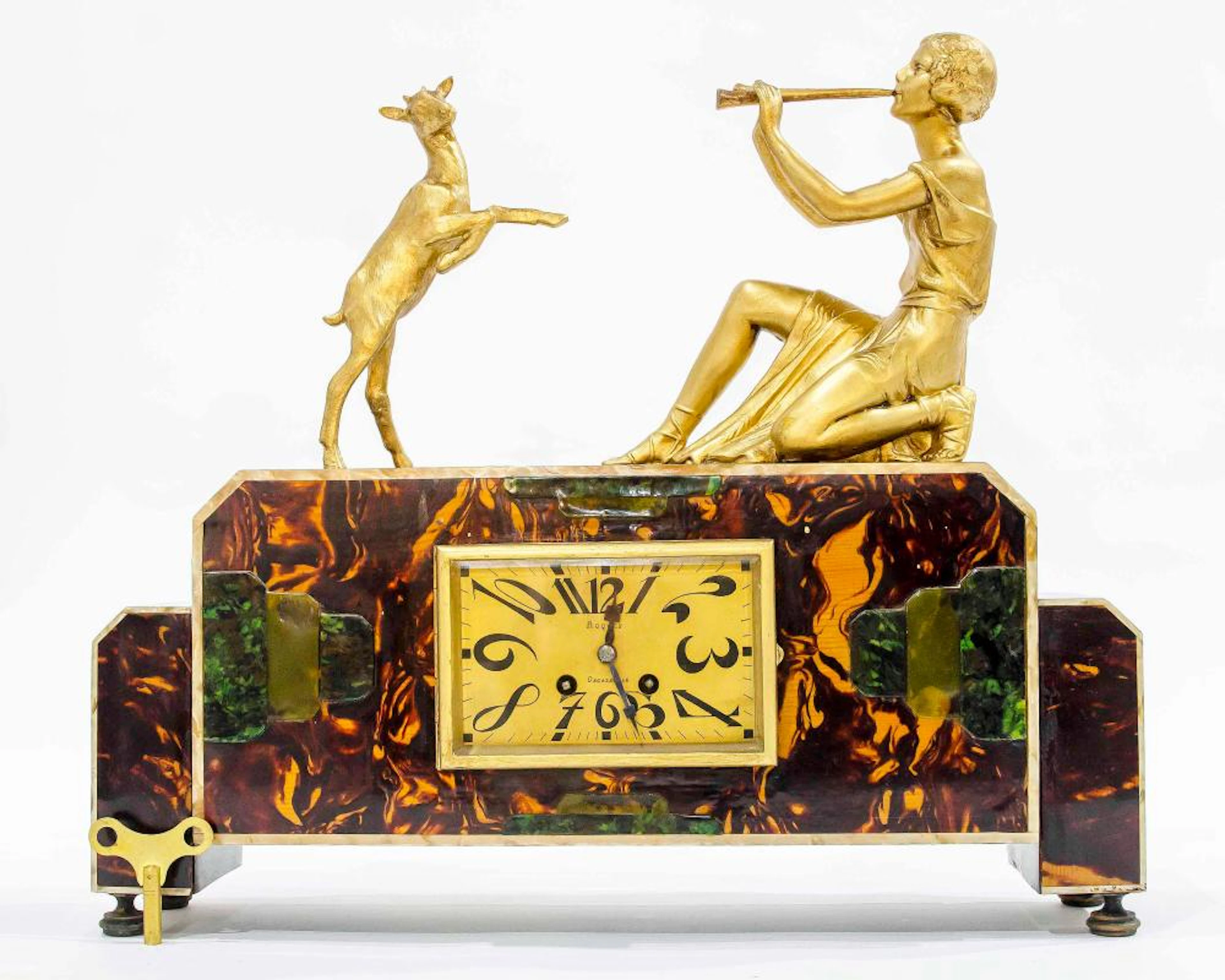 Reloj de sobremesa realizado en calamina y símil de carey...