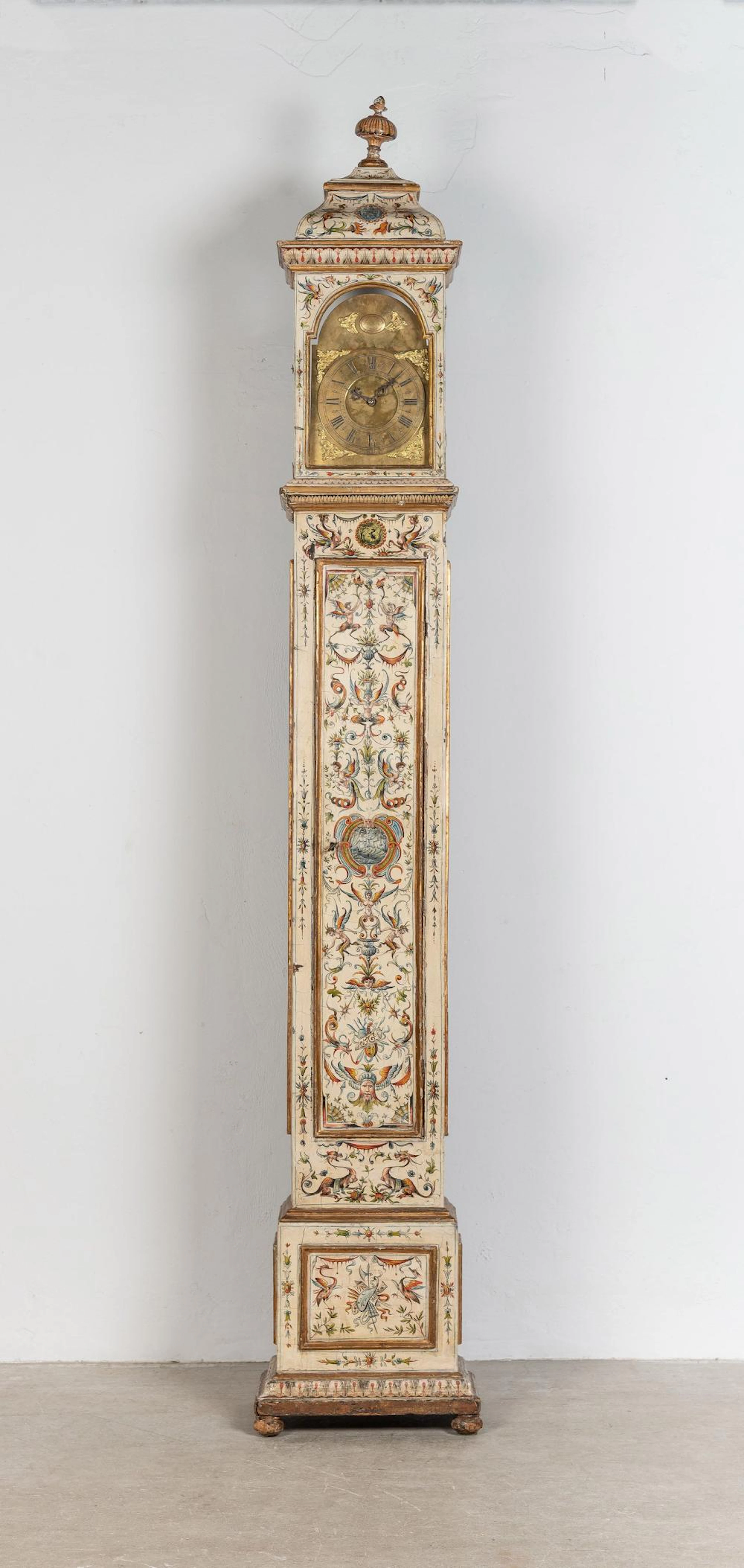 Reloj de pie veneciano realizado en madera policromada con motivos grut