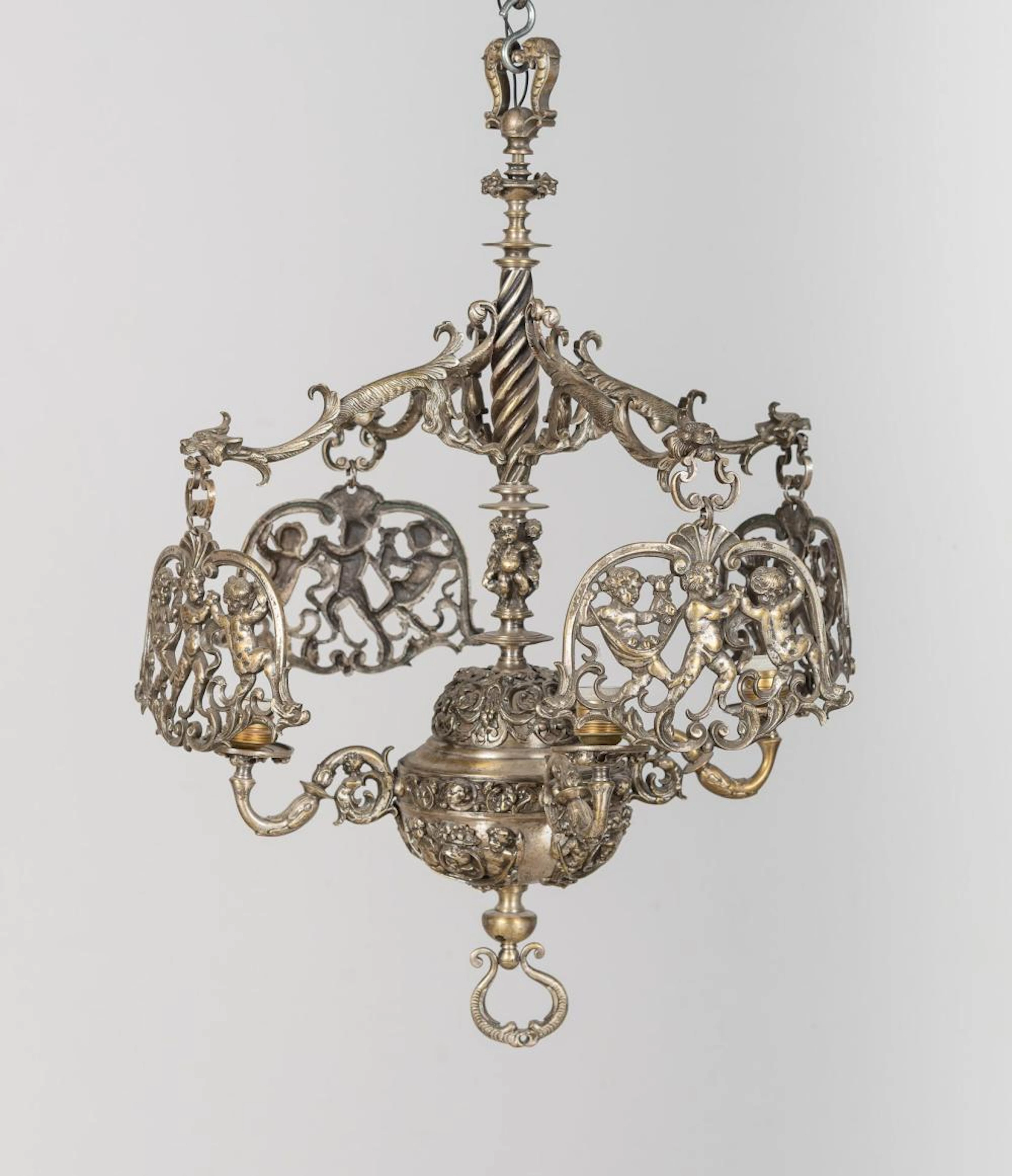 Lámpara realizado en bronce plateado. Estilo Historicista. Francia.