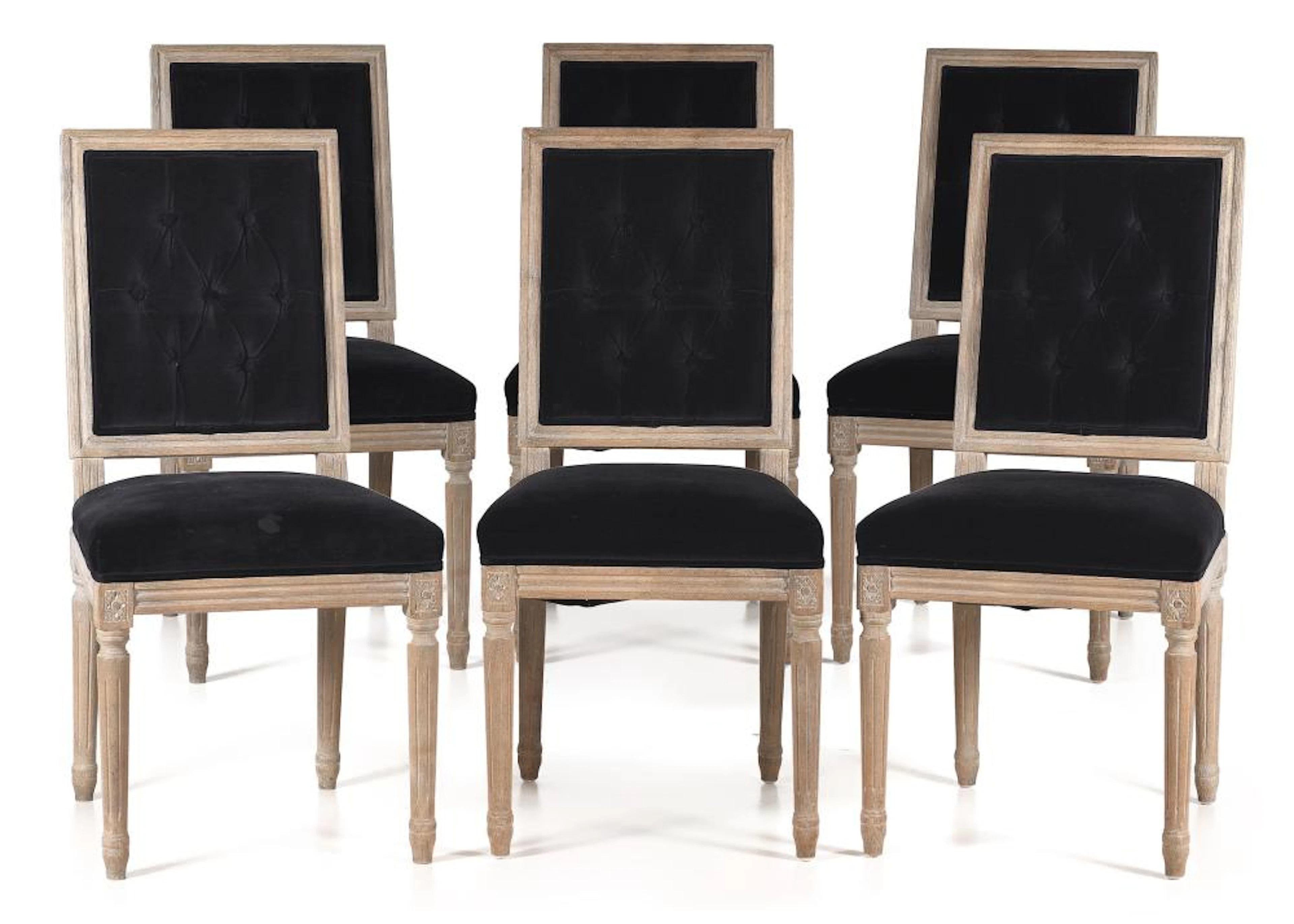 Lote de seis sillas estilo Luis XVI realizadas en madera decapada y tapizadas.?