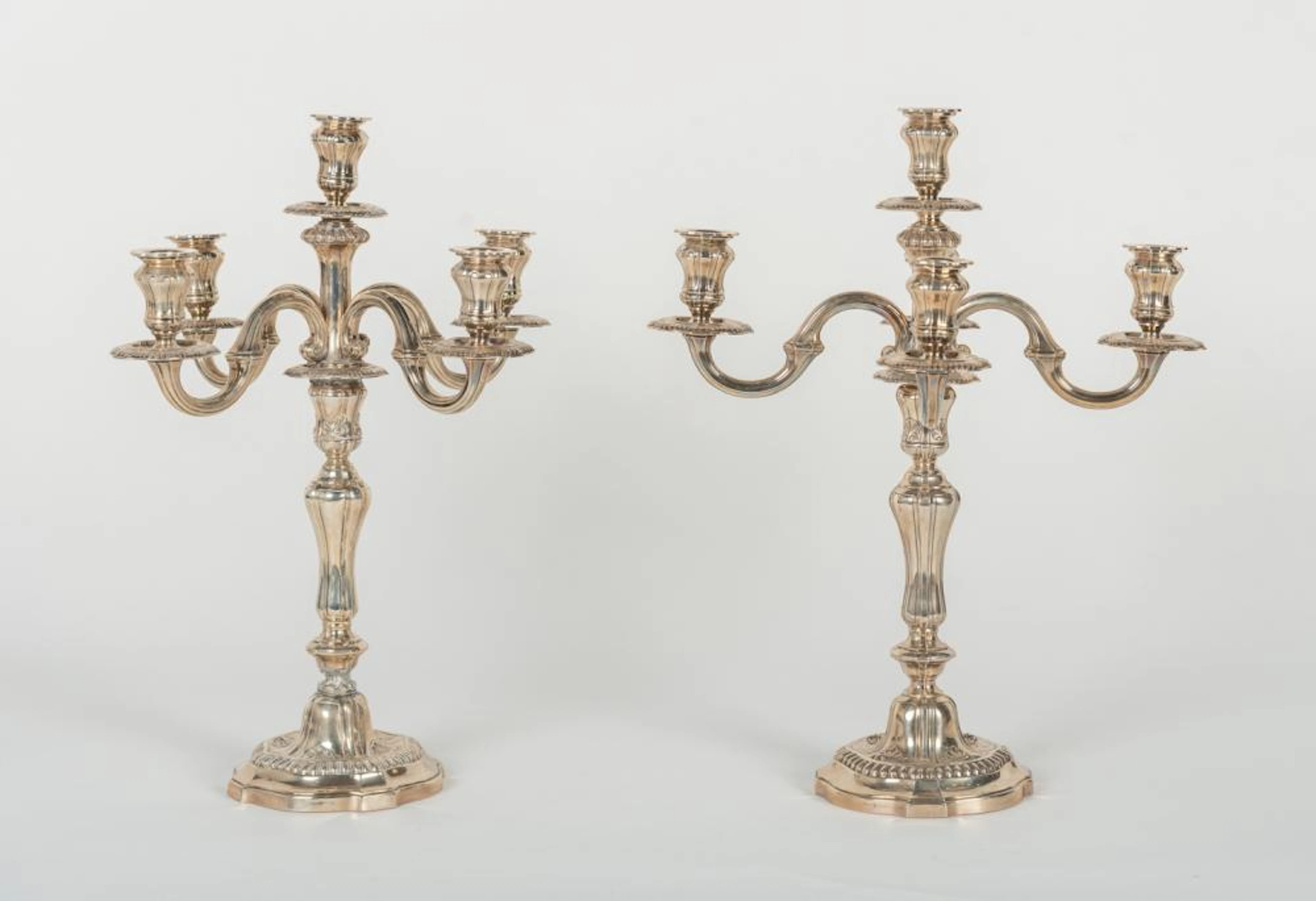 Pareja de candelabros realizados en plata de Espuñes