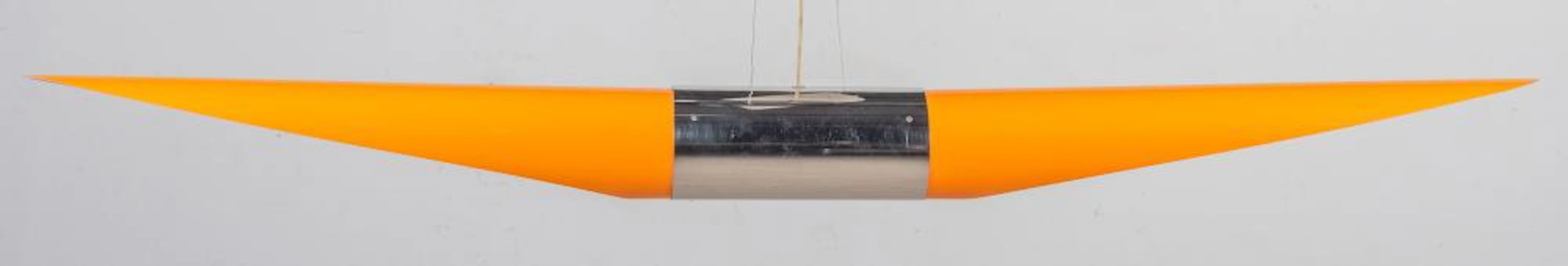 Lámpara de techo compuesta por difusores de plexiglas cortados con láser