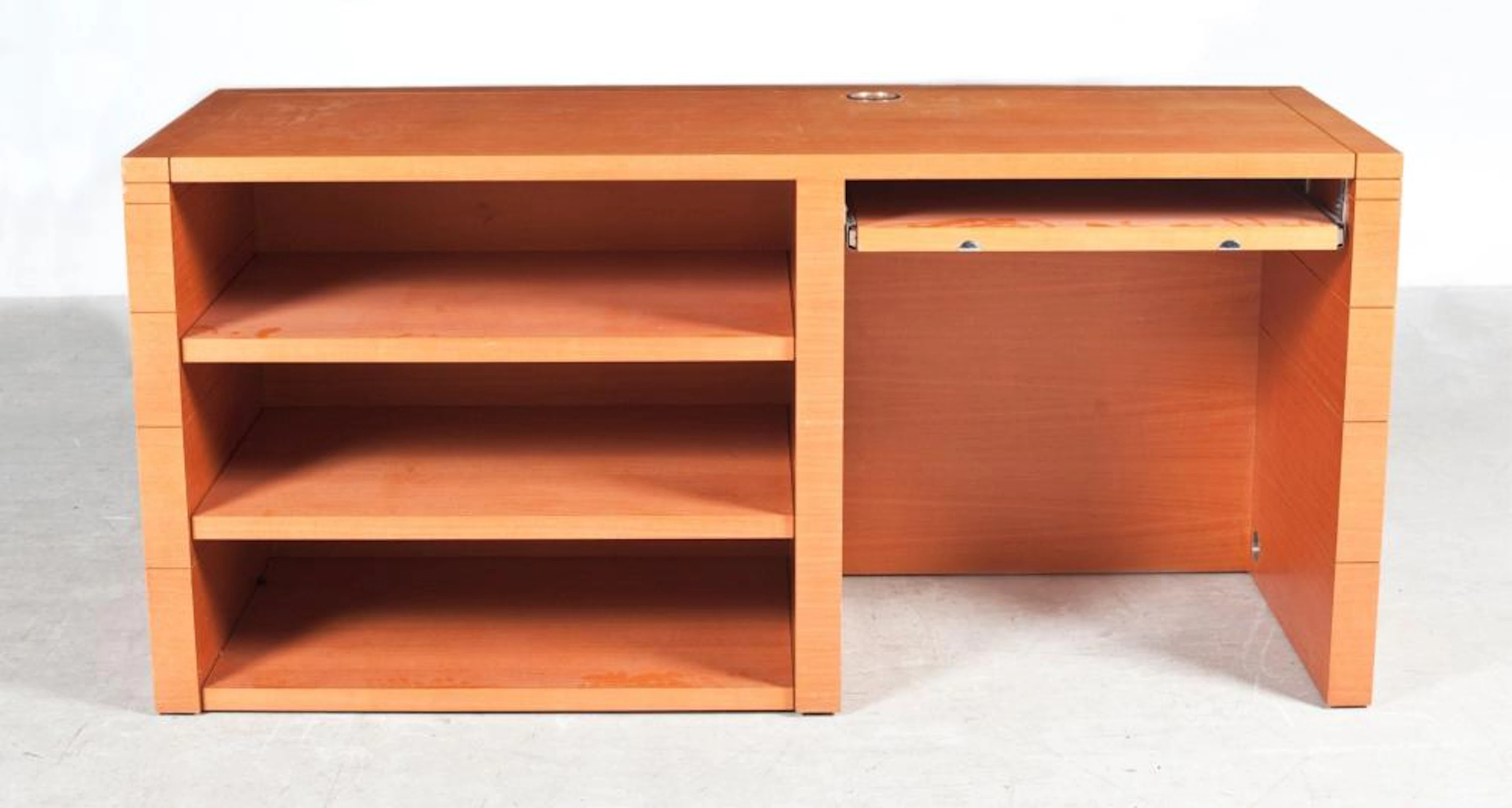 Mesa auxiliar de despacho realizada en madera de cerezo