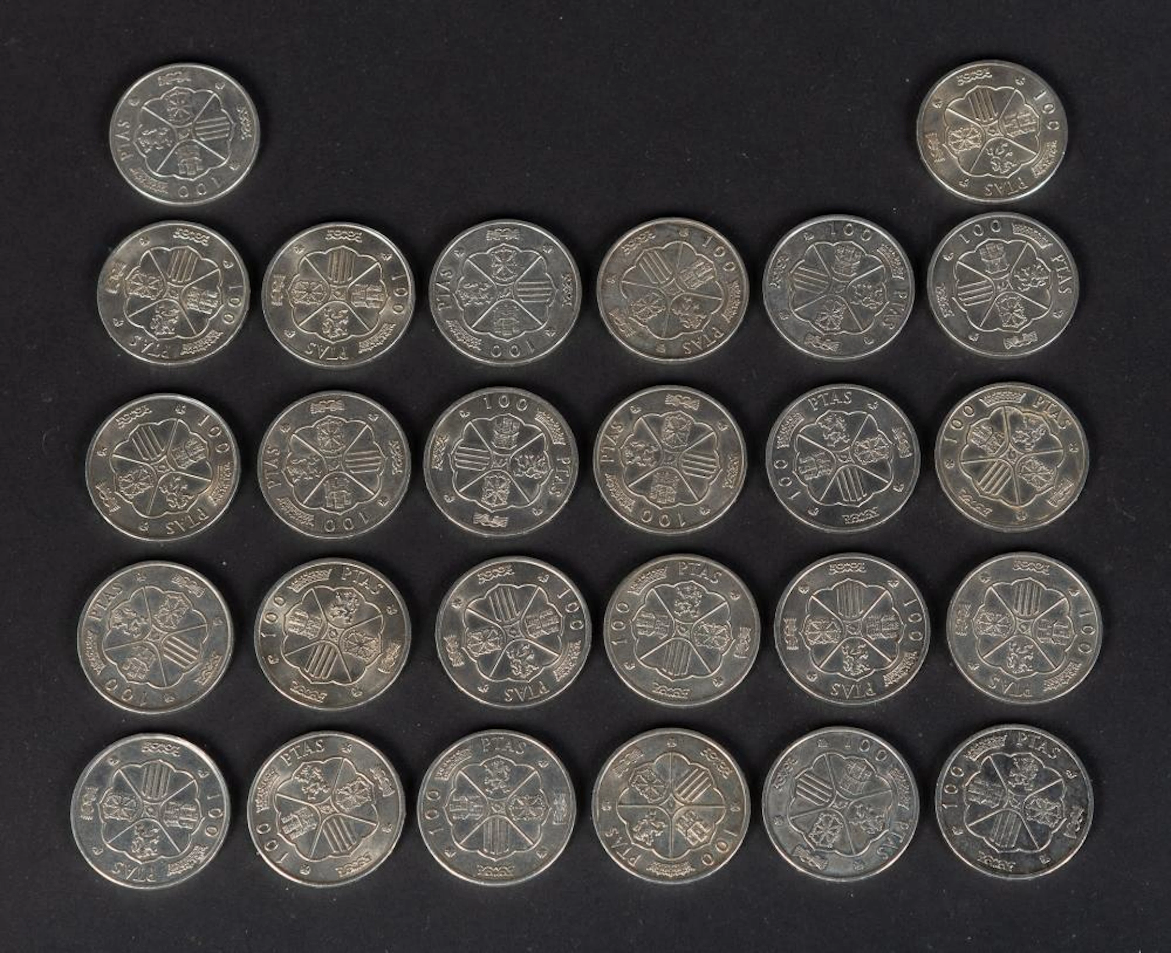 Lote 26 monedas de 100 pesetas realizadas en plata.