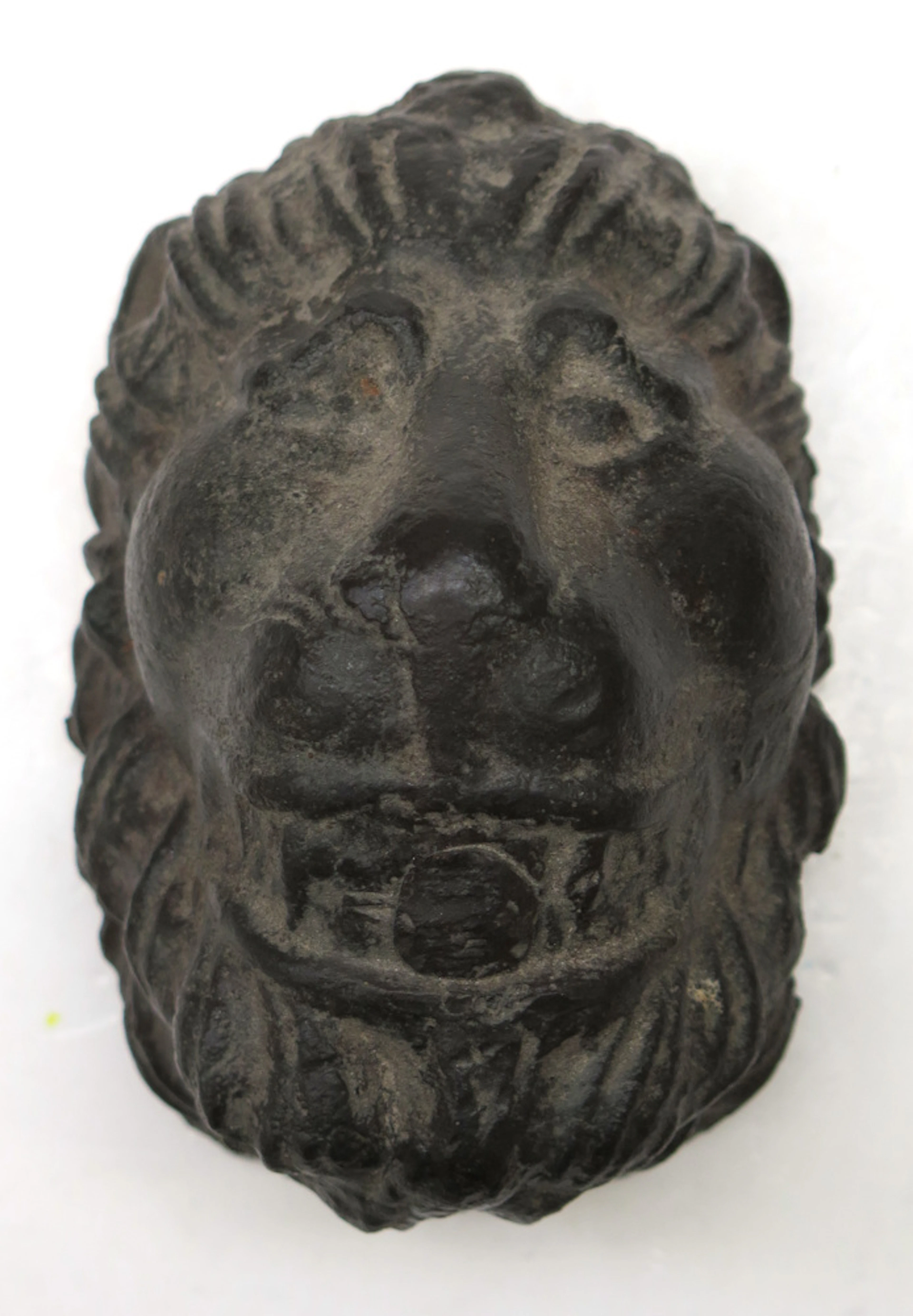 Skulptur, patinerat gjutjärn, barock, 1600-tal, lejonhuvud,