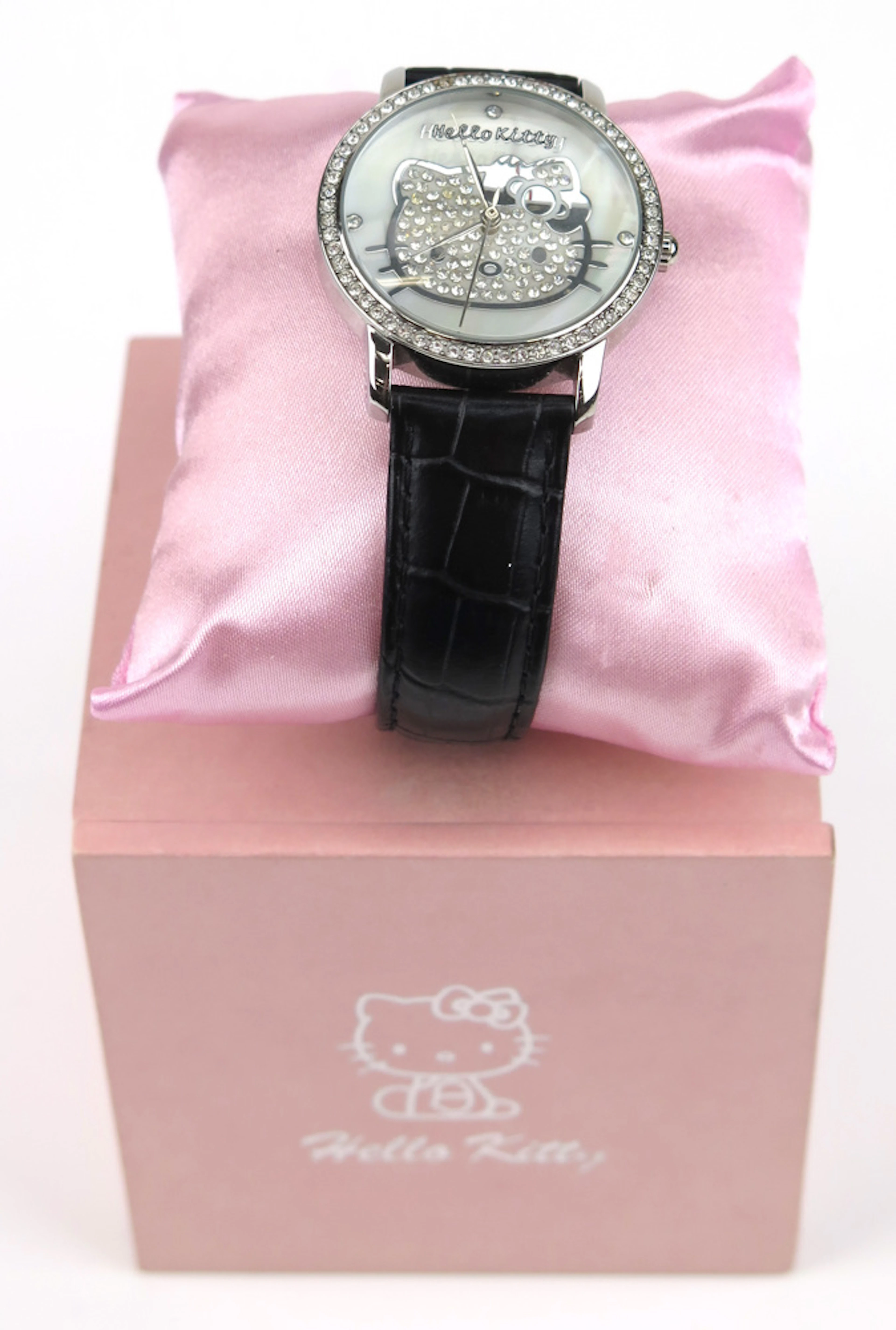 Barnarmbandsur, vitmetall med stenar och svart läderarmband, Hello Kitty,