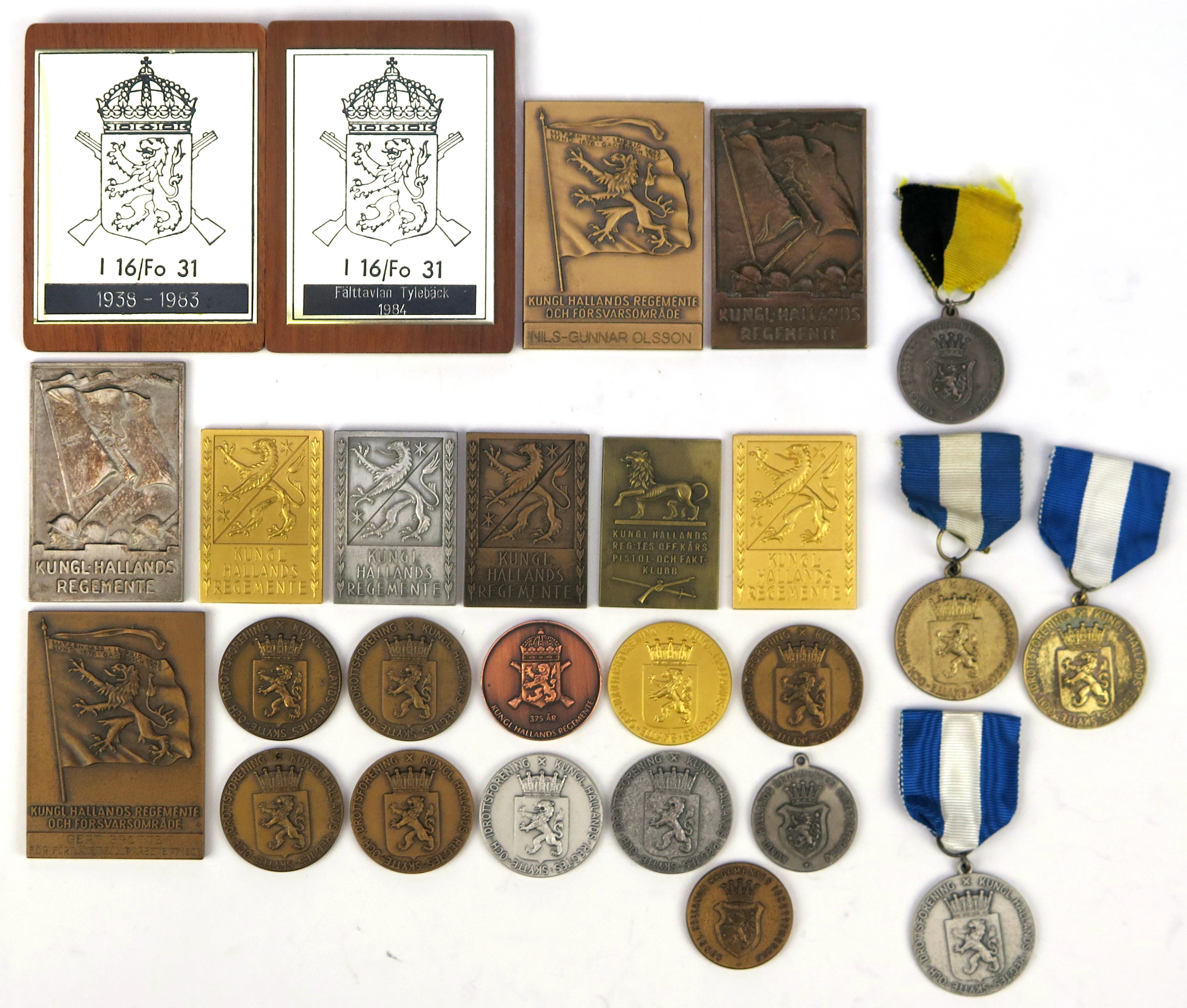 Parti militära medaljer och plaketter från Hallands regemente