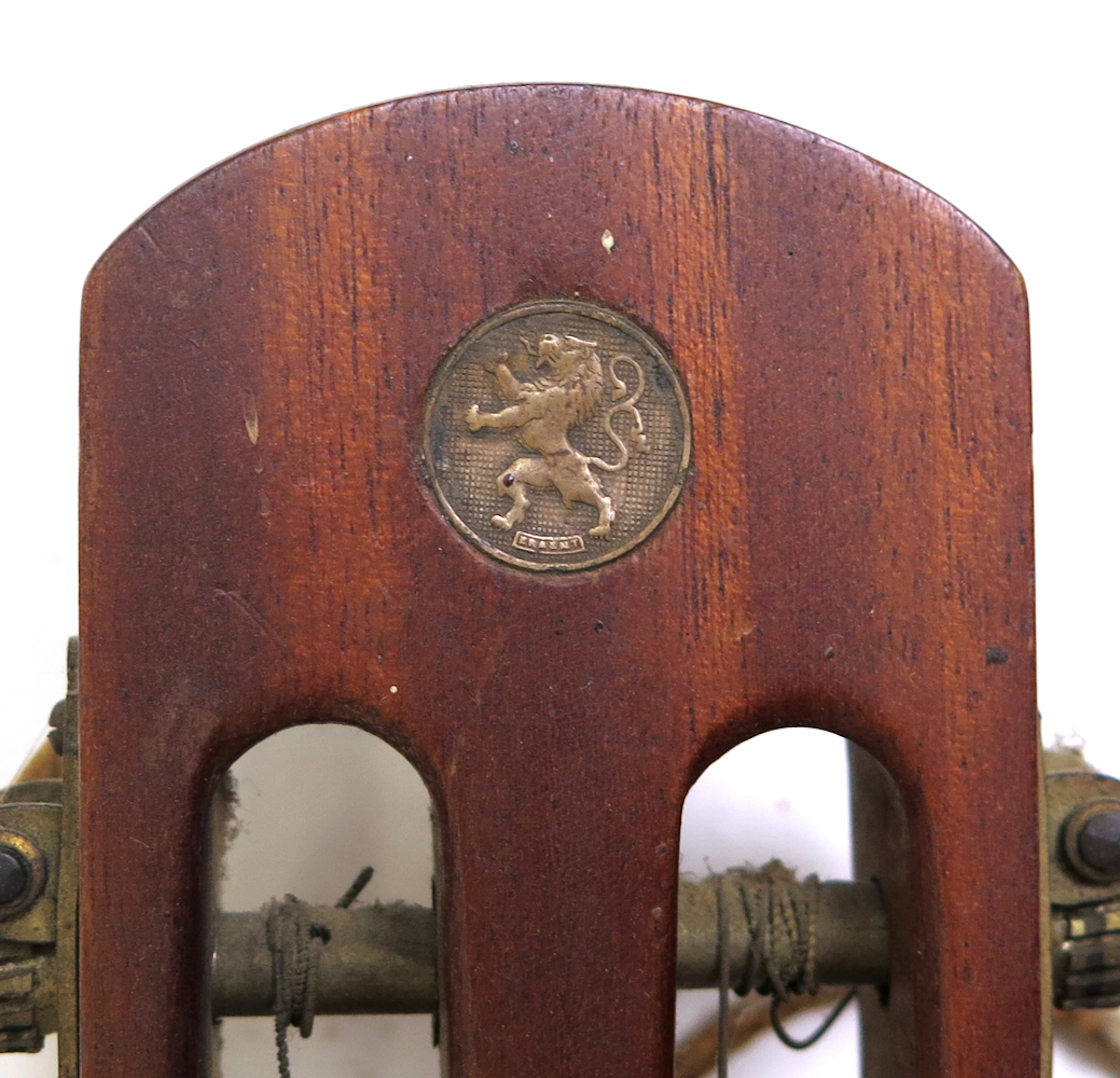 Akustisk gitarr, 1900-talets mitt, otydligt märkt (Holland?)