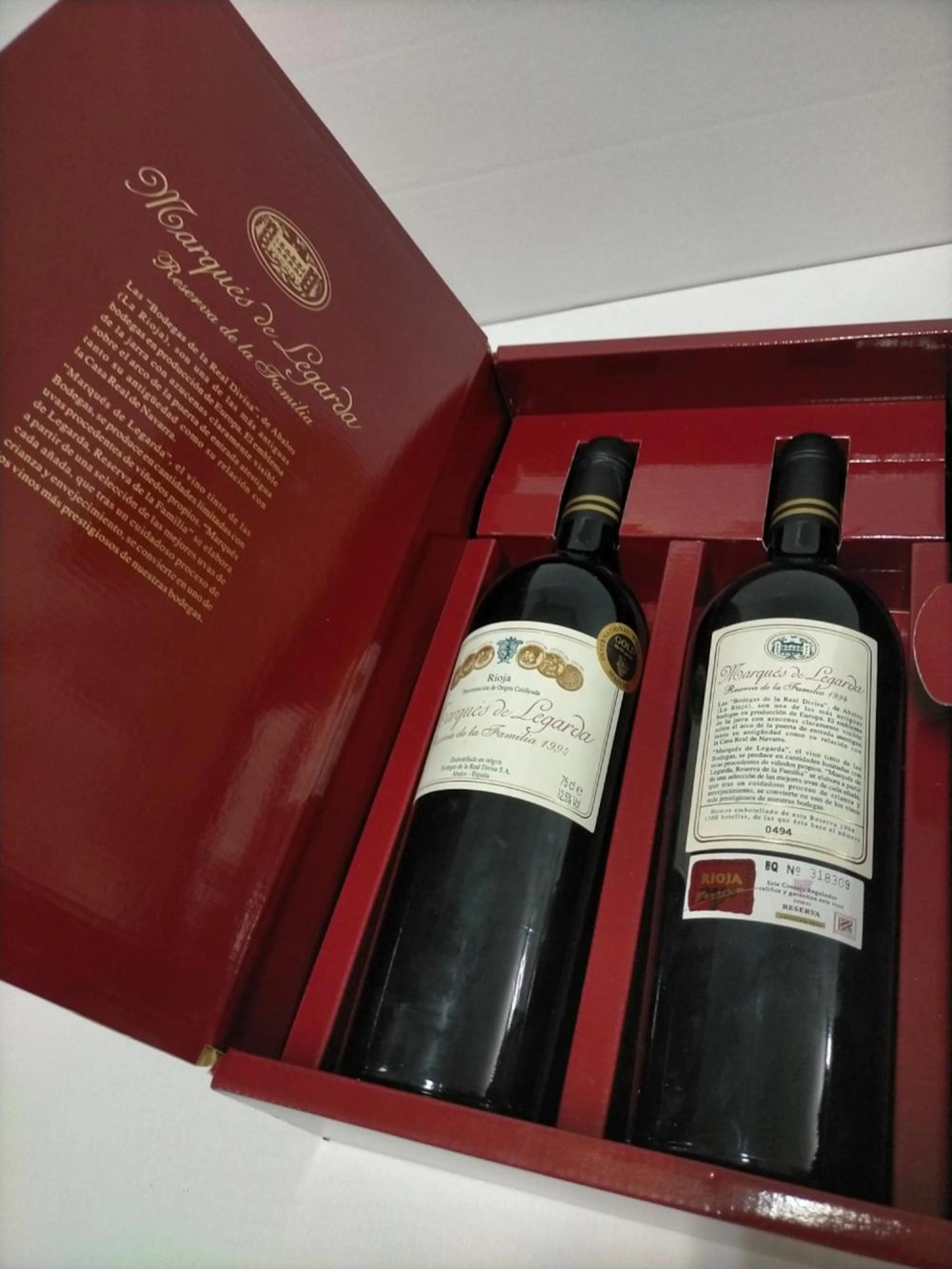 Luxury case with 2 0.75 liter bottles of Marques de...