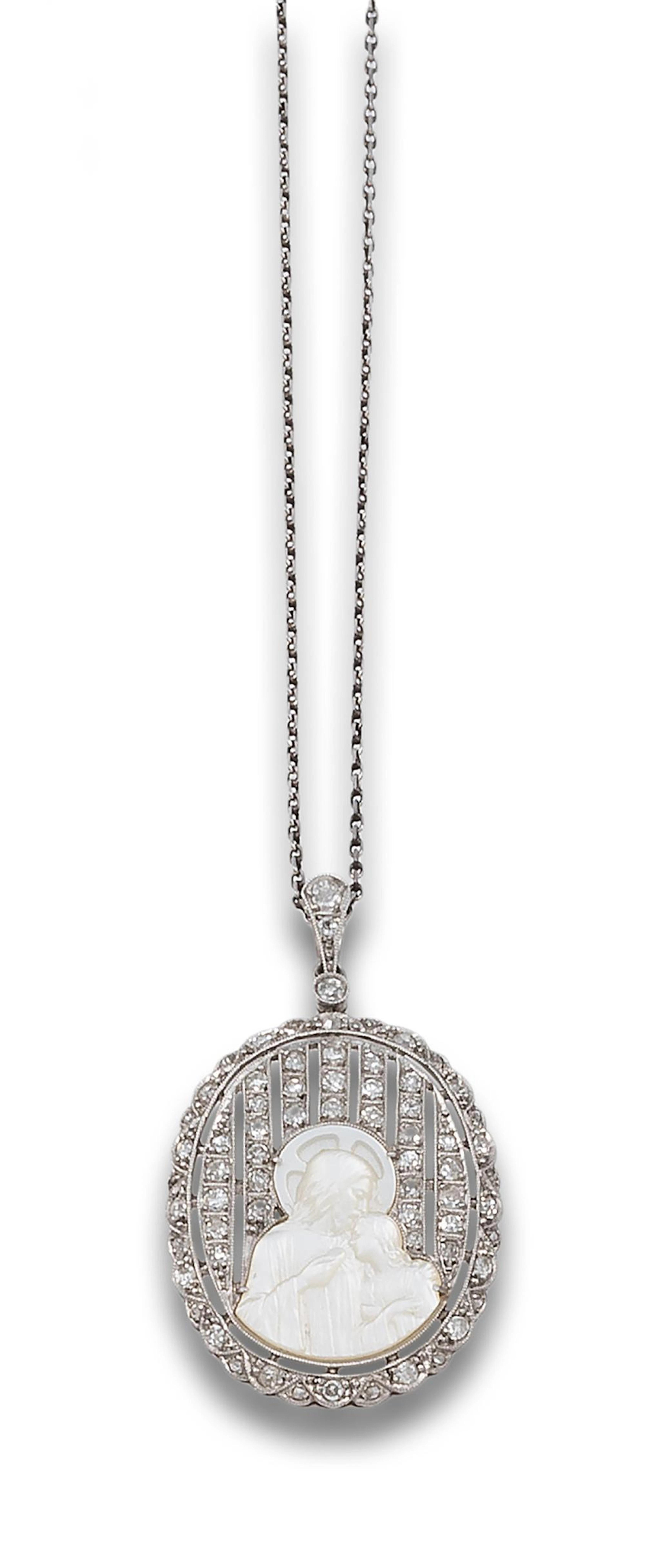 ANTIQUE MEDAL PENDANT OF DIAMONDS, MOTHER OF PEARL AND PLATINUM