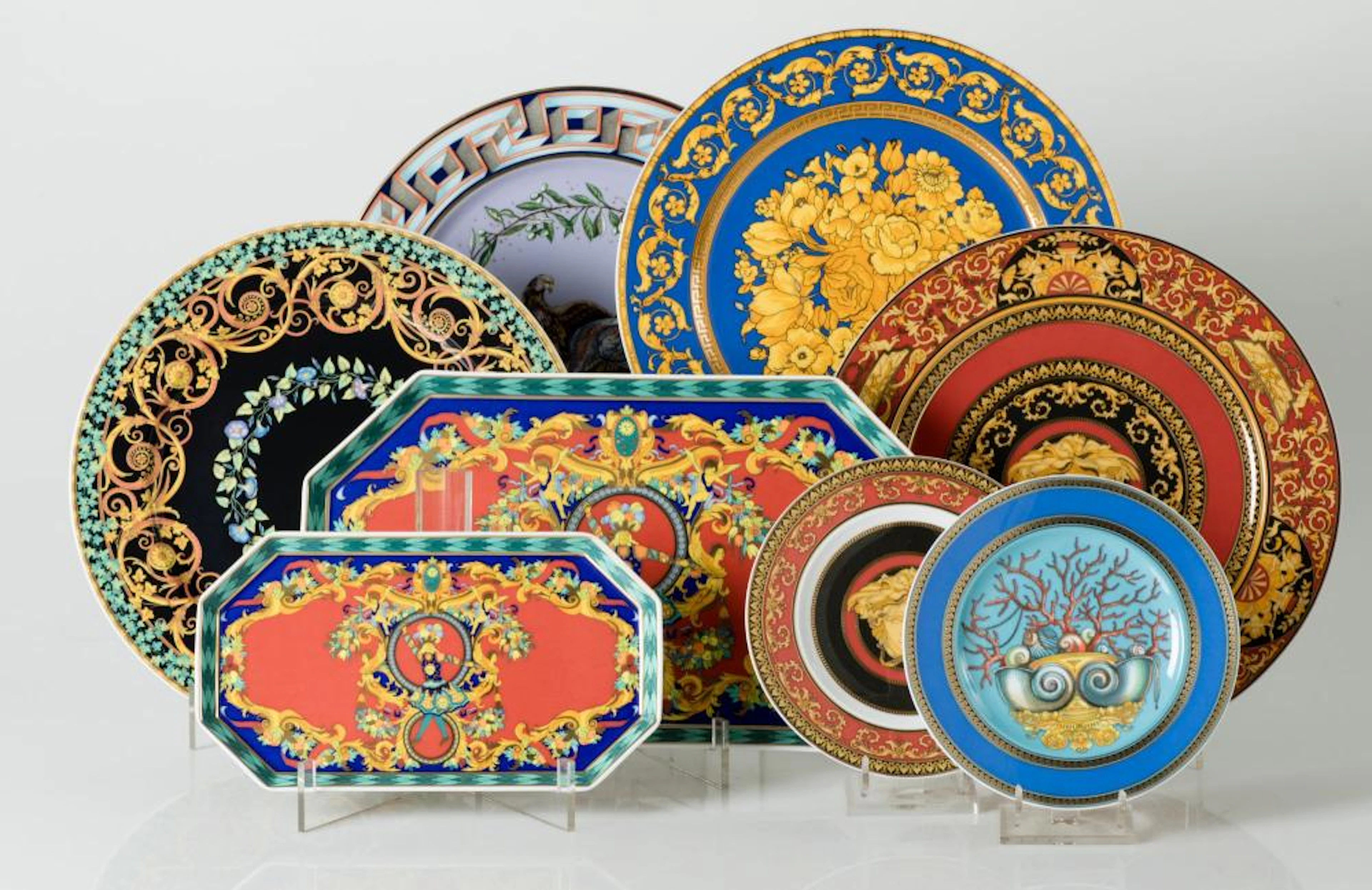 Set of 8 porcelain pieces